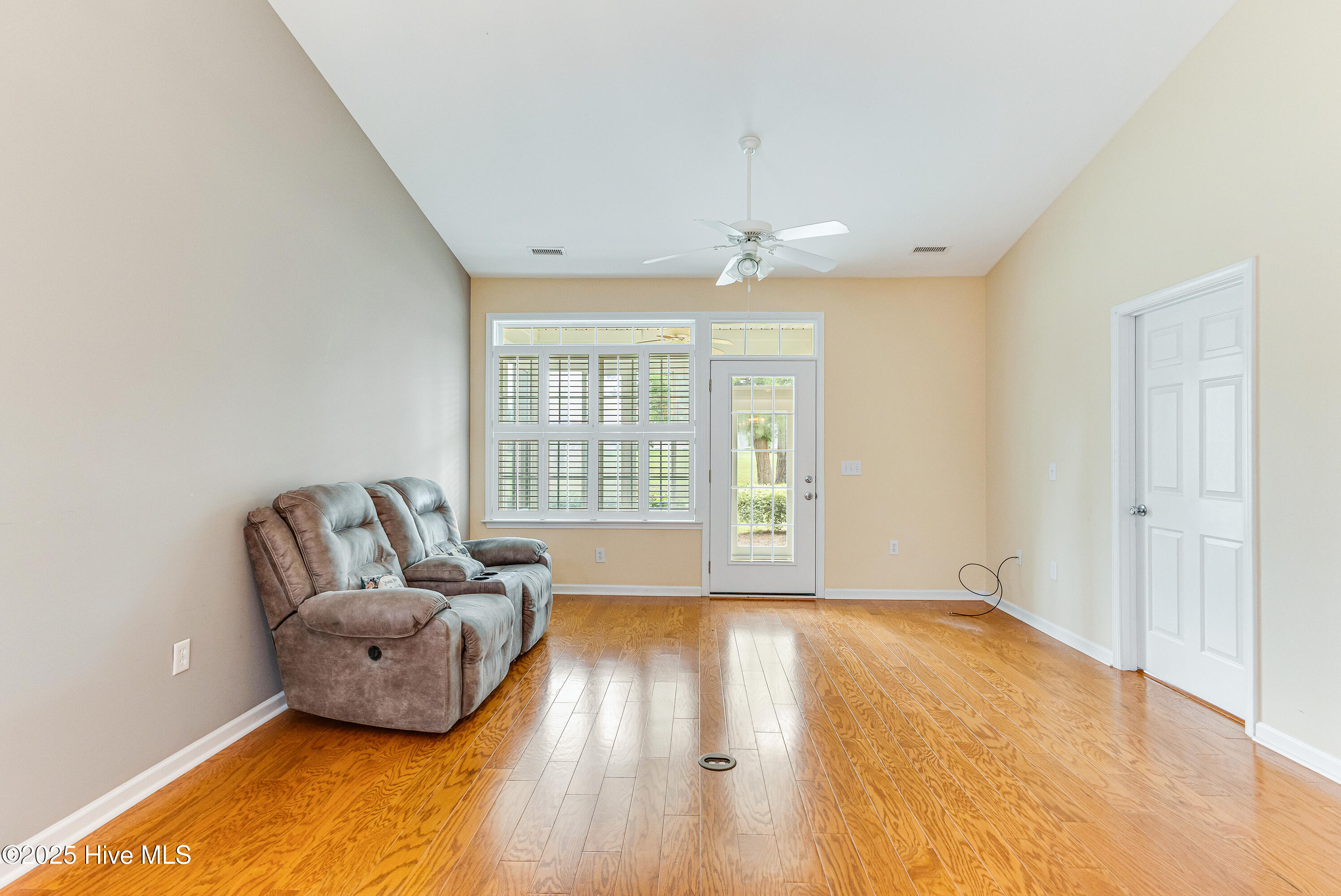 100537164 | Photo 13