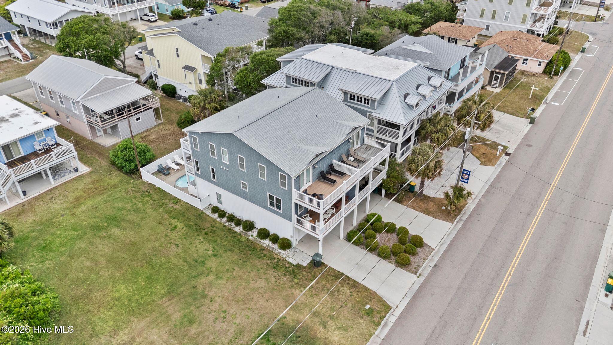 100570292 | Photo 65