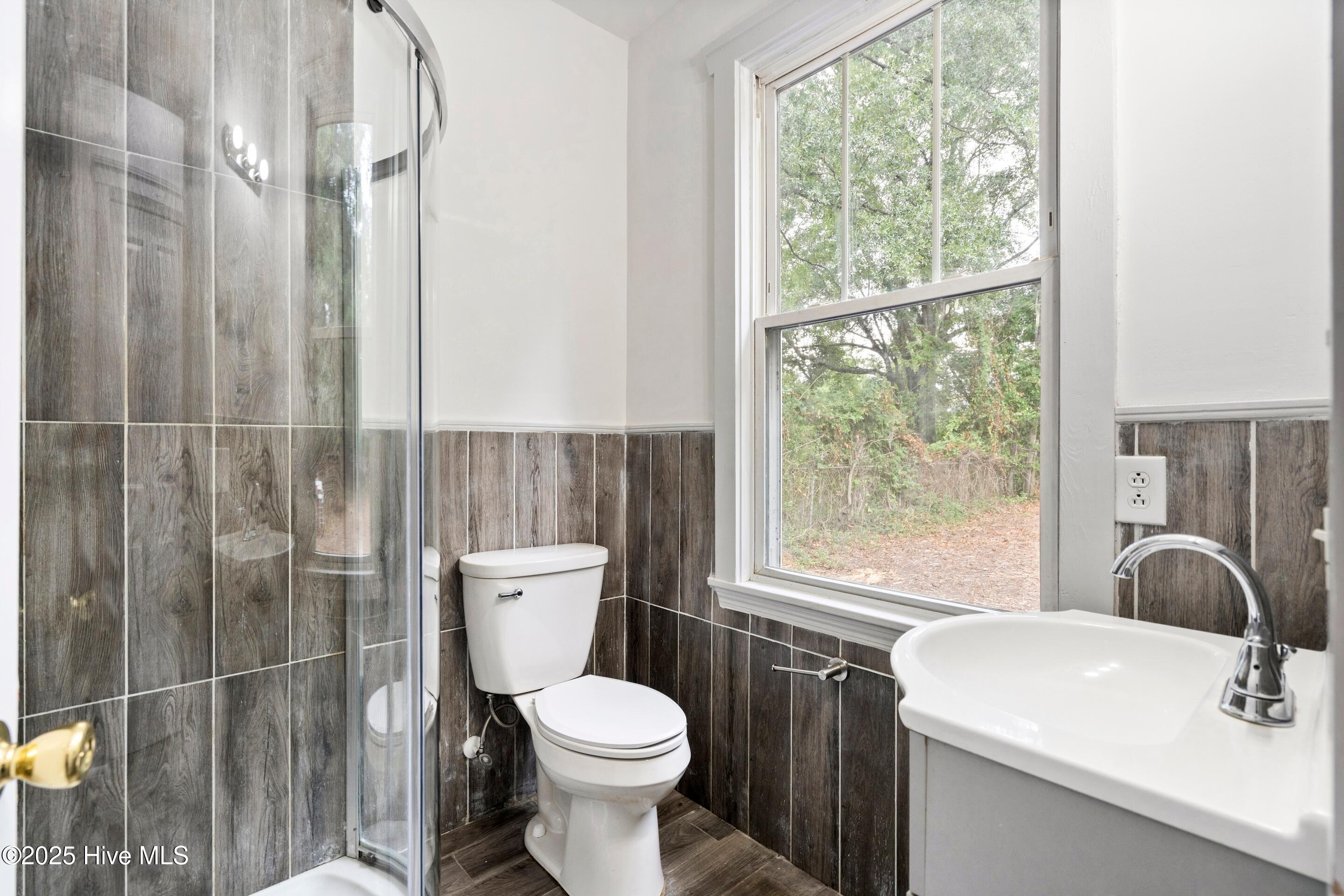 100522138 | Photo 15