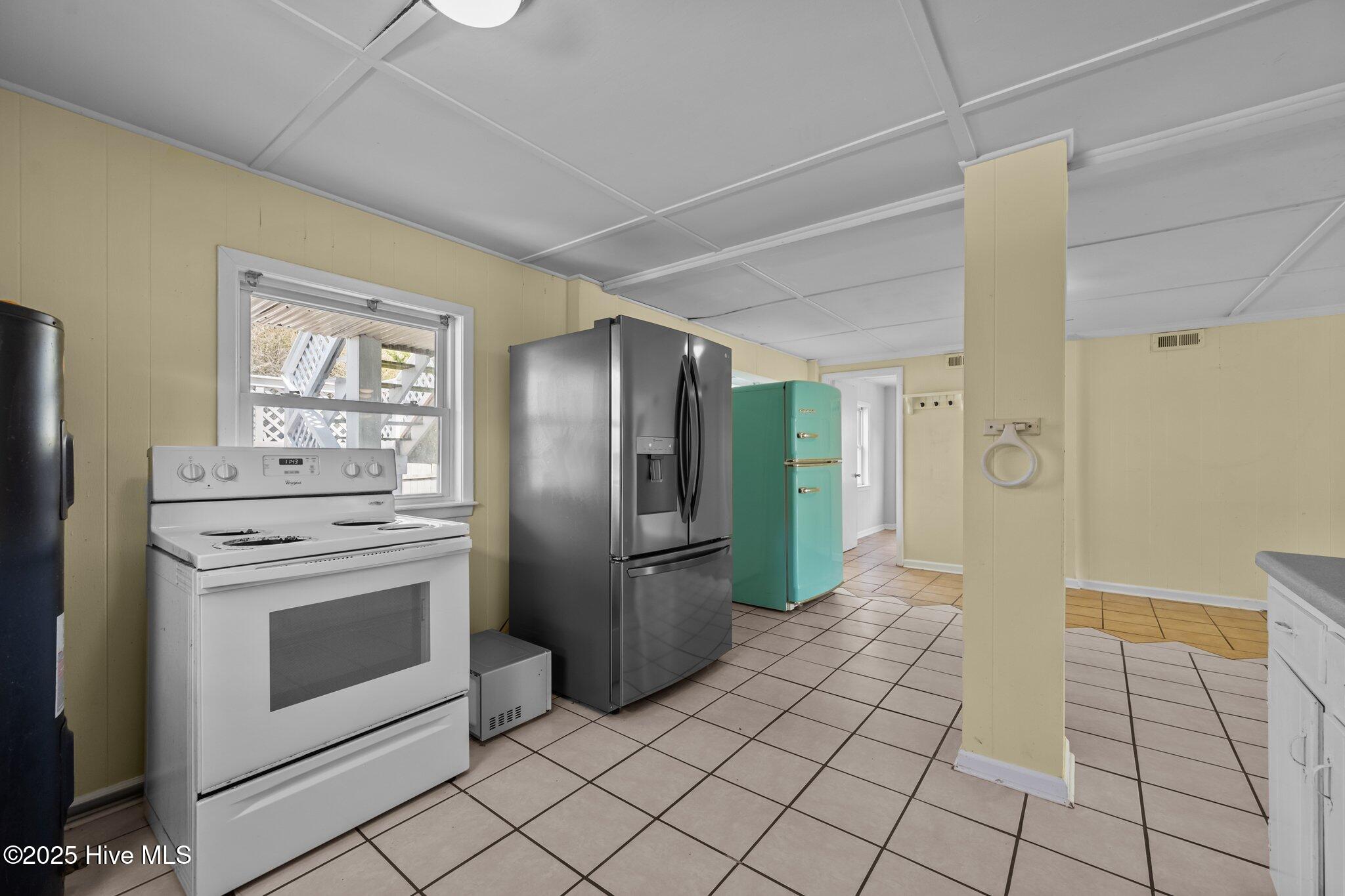 100555886 | Photo 12