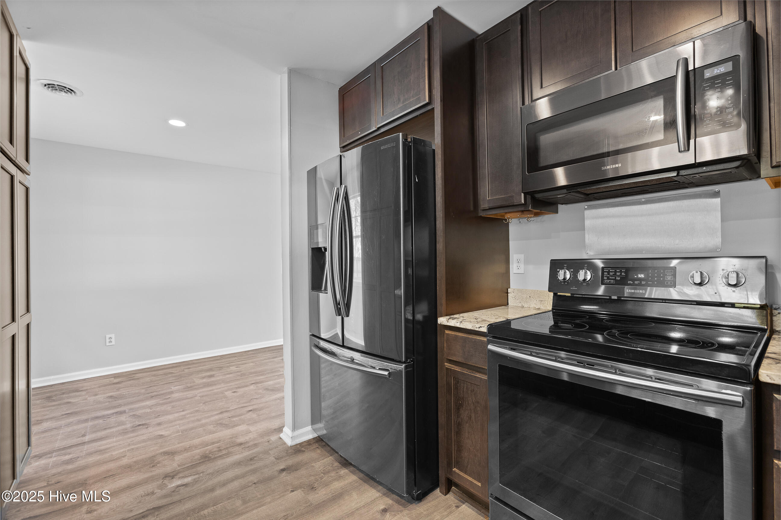102 Winter Road, Jacksonville, NC 28540 – photo 10: 11