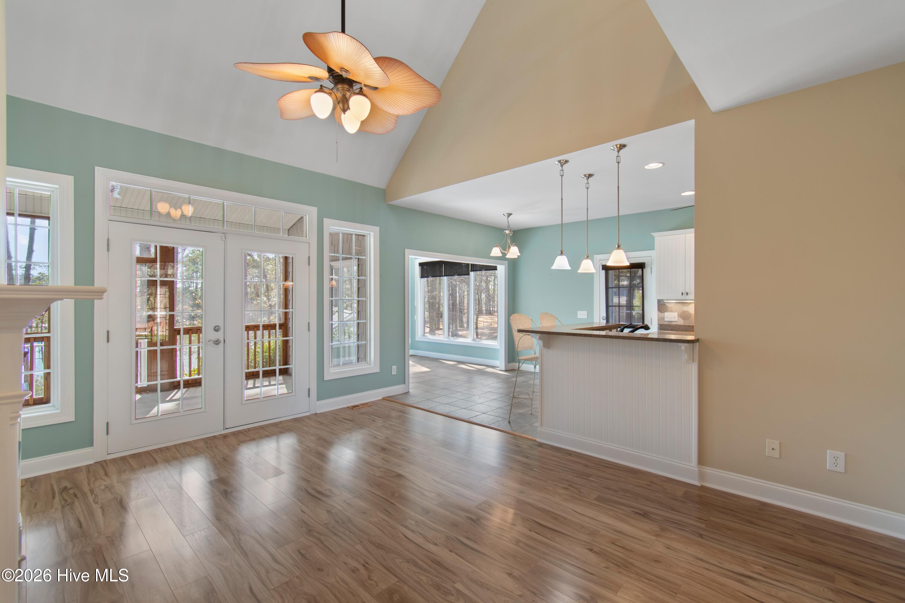 100555645 | Photo 16