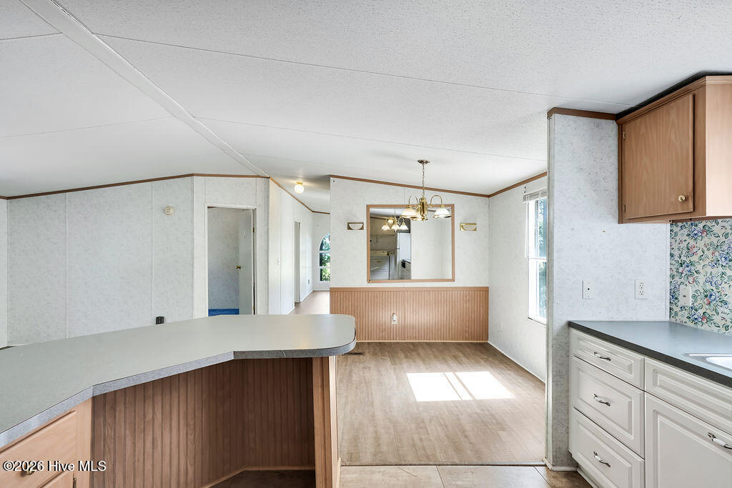 100569938 | Photo 19