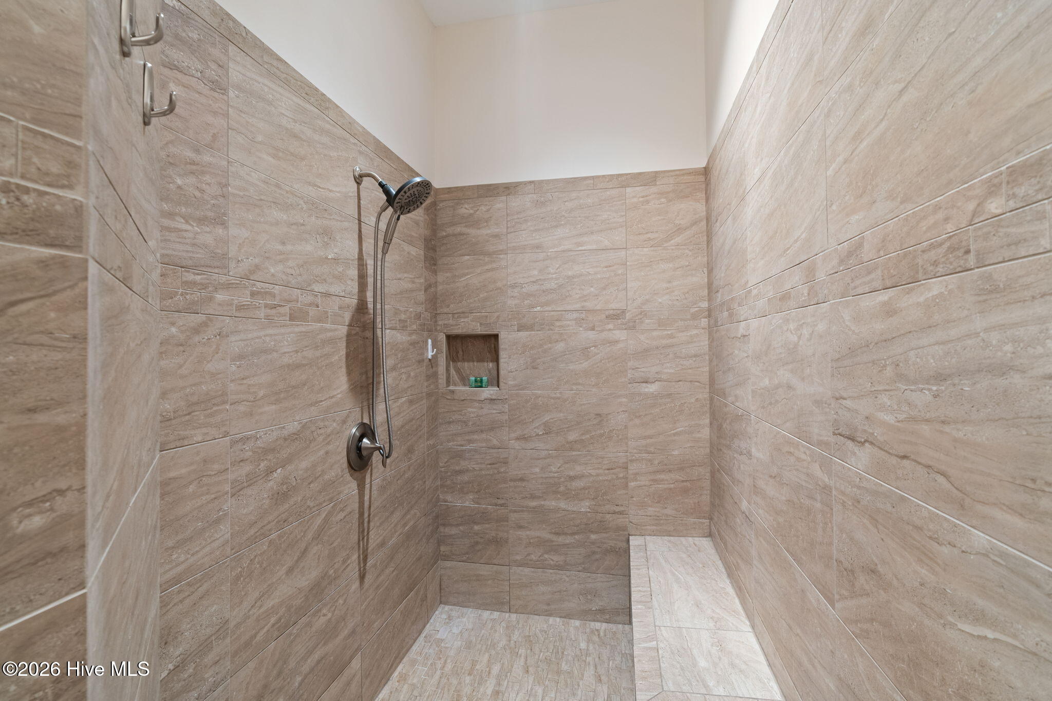 100549947 | Photo 35