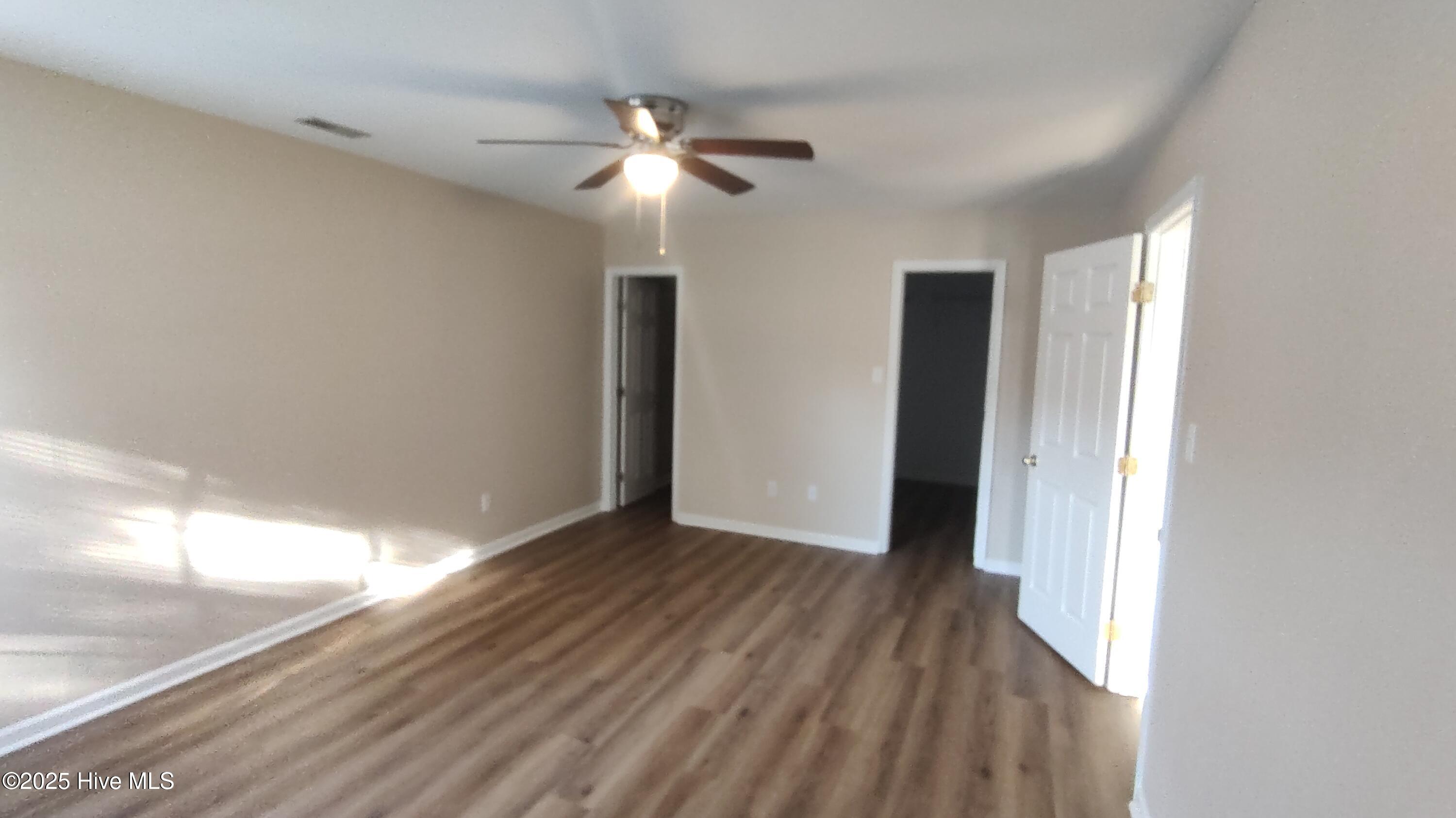 100540049 | Photo 14