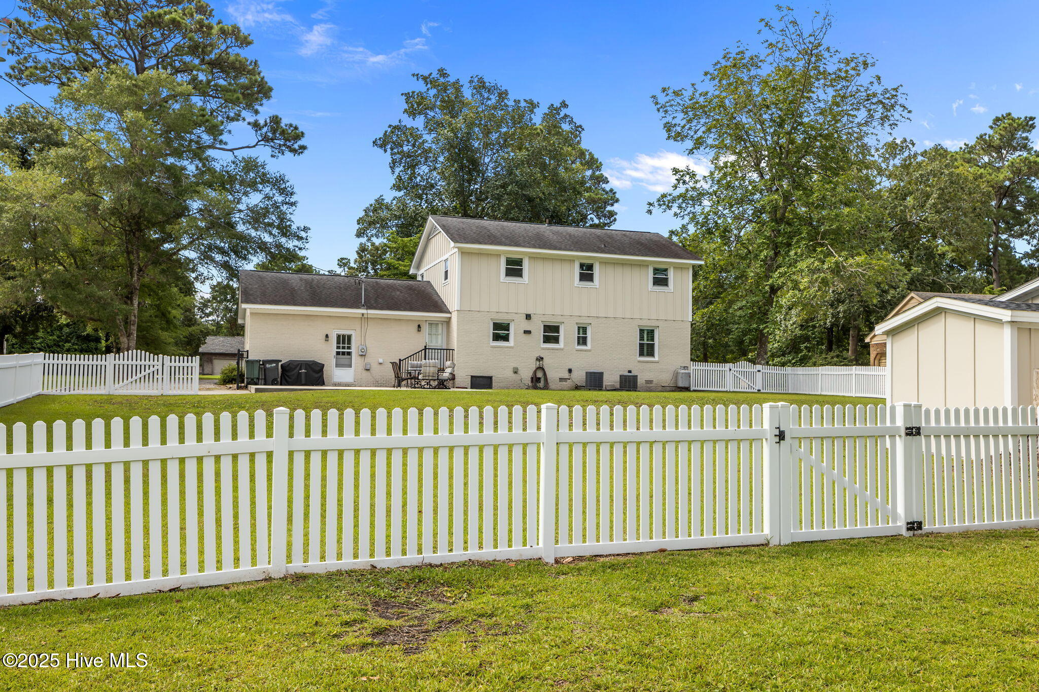 Homes for sale in Morehead City, NC | 3208 Country Club Rd, Morehead City, NC 28557 | MLS# 100518856