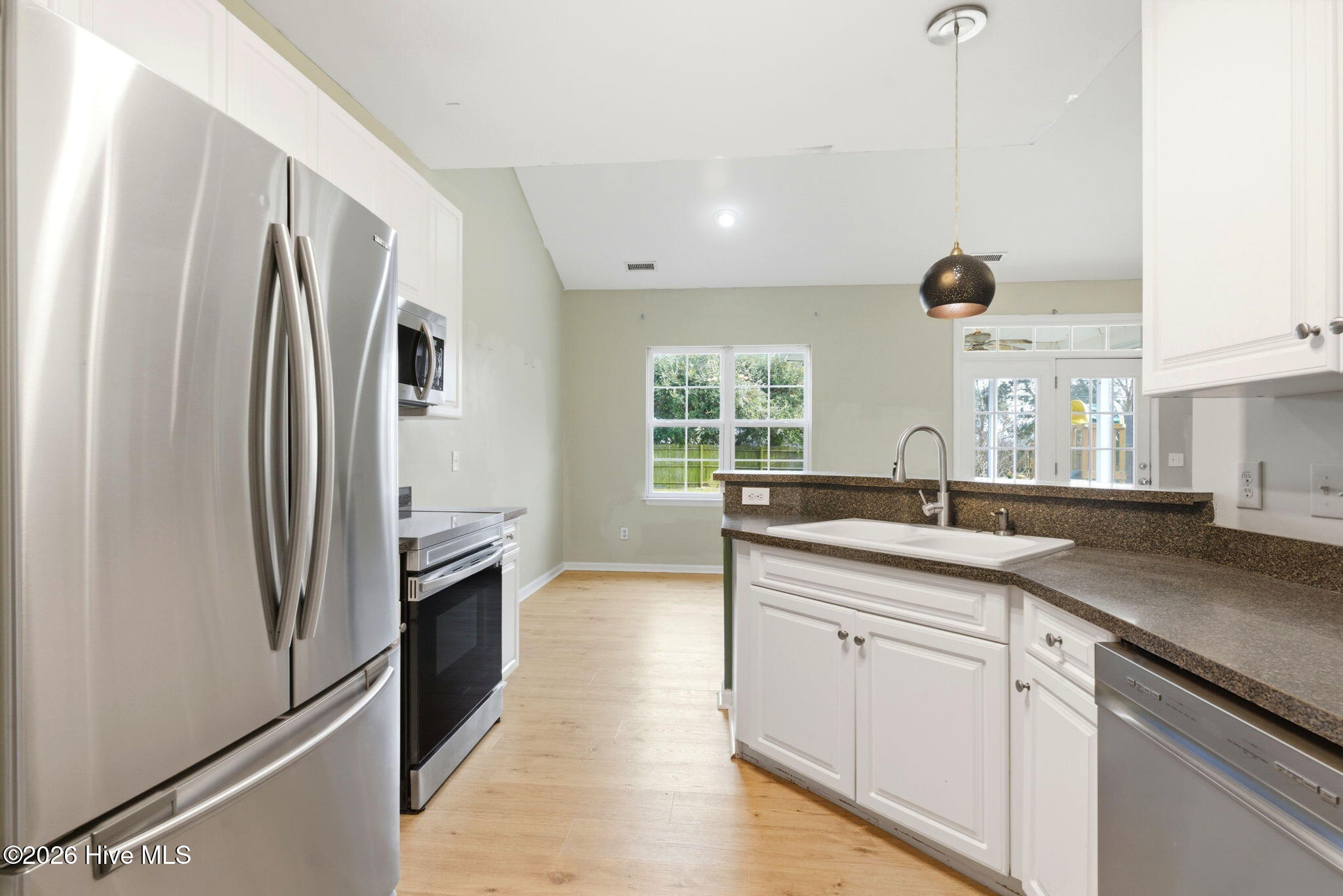 100556646 | Photo 13