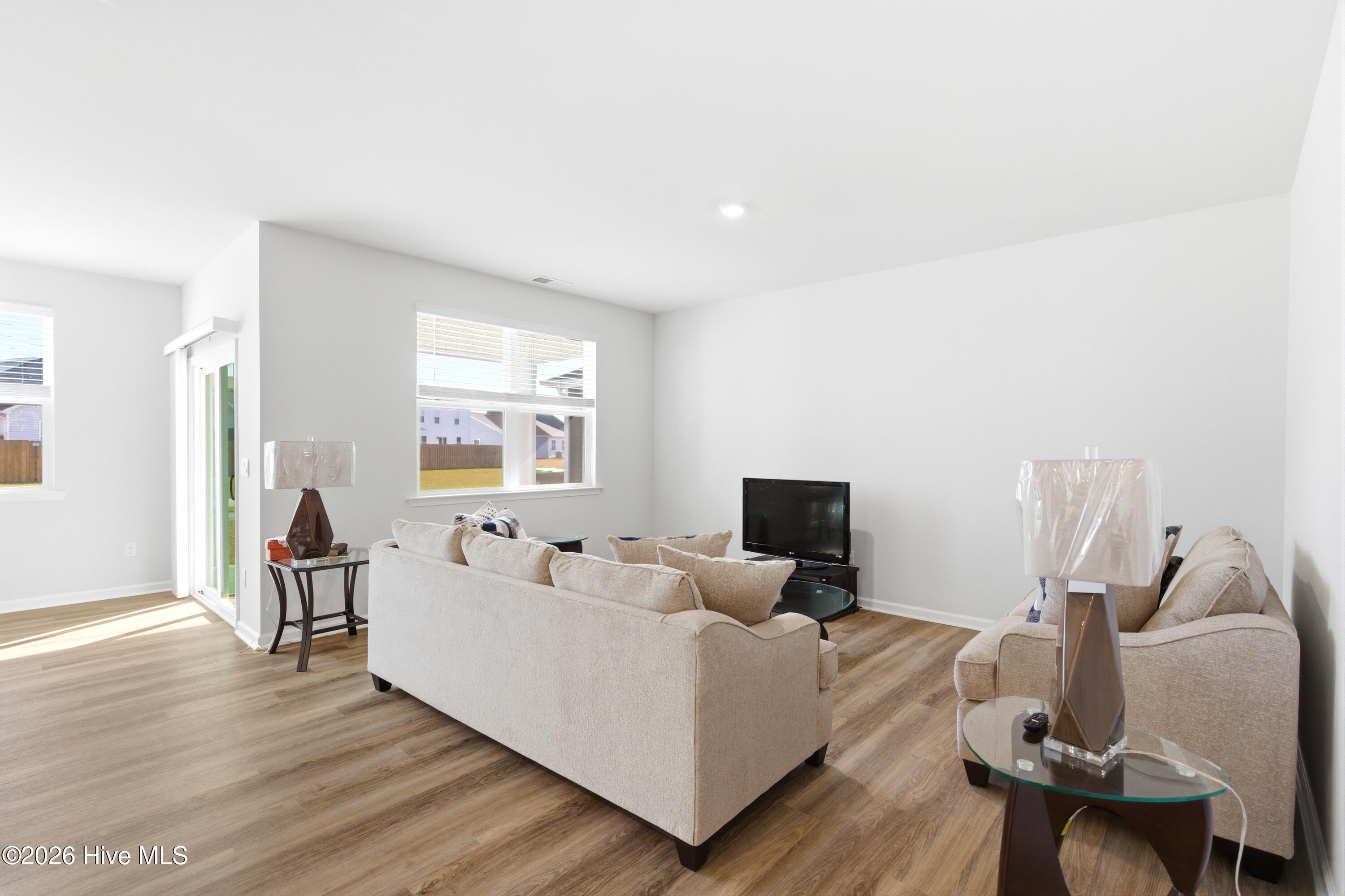 100563047 | Photo 18