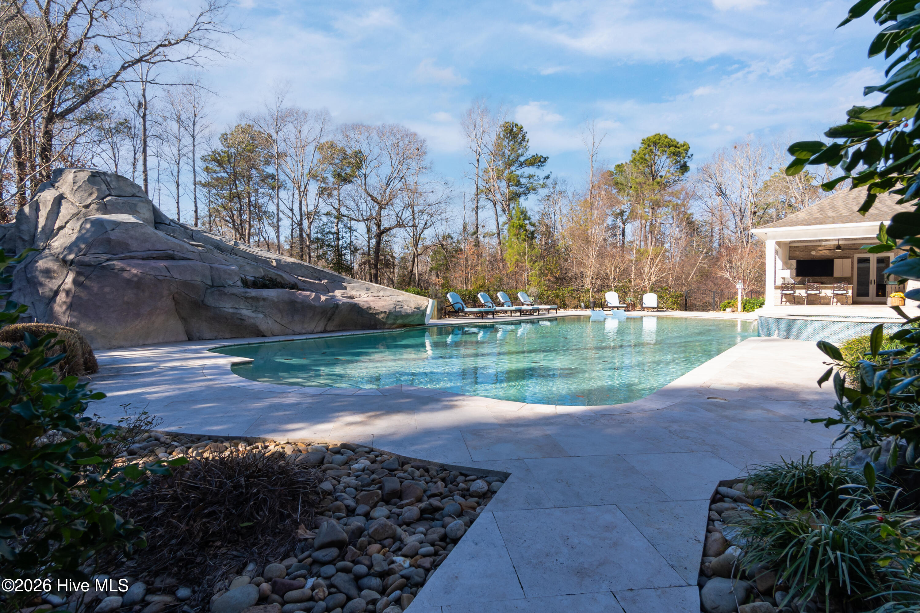 100550947 | Photo 94