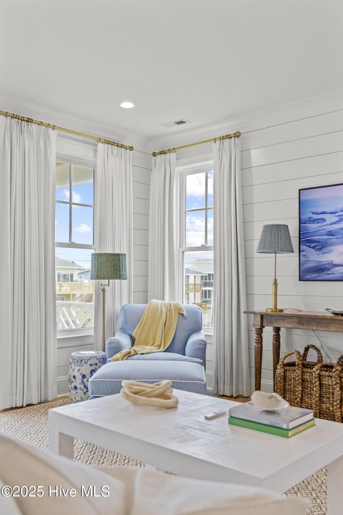 100565849 | Photo 79