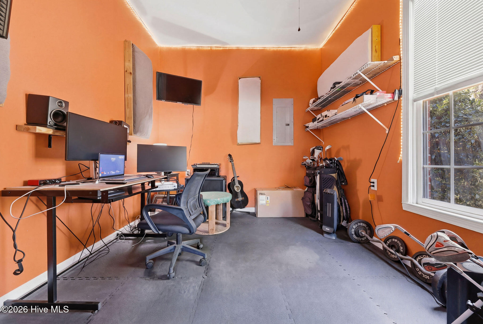 100565672 | Photo 42