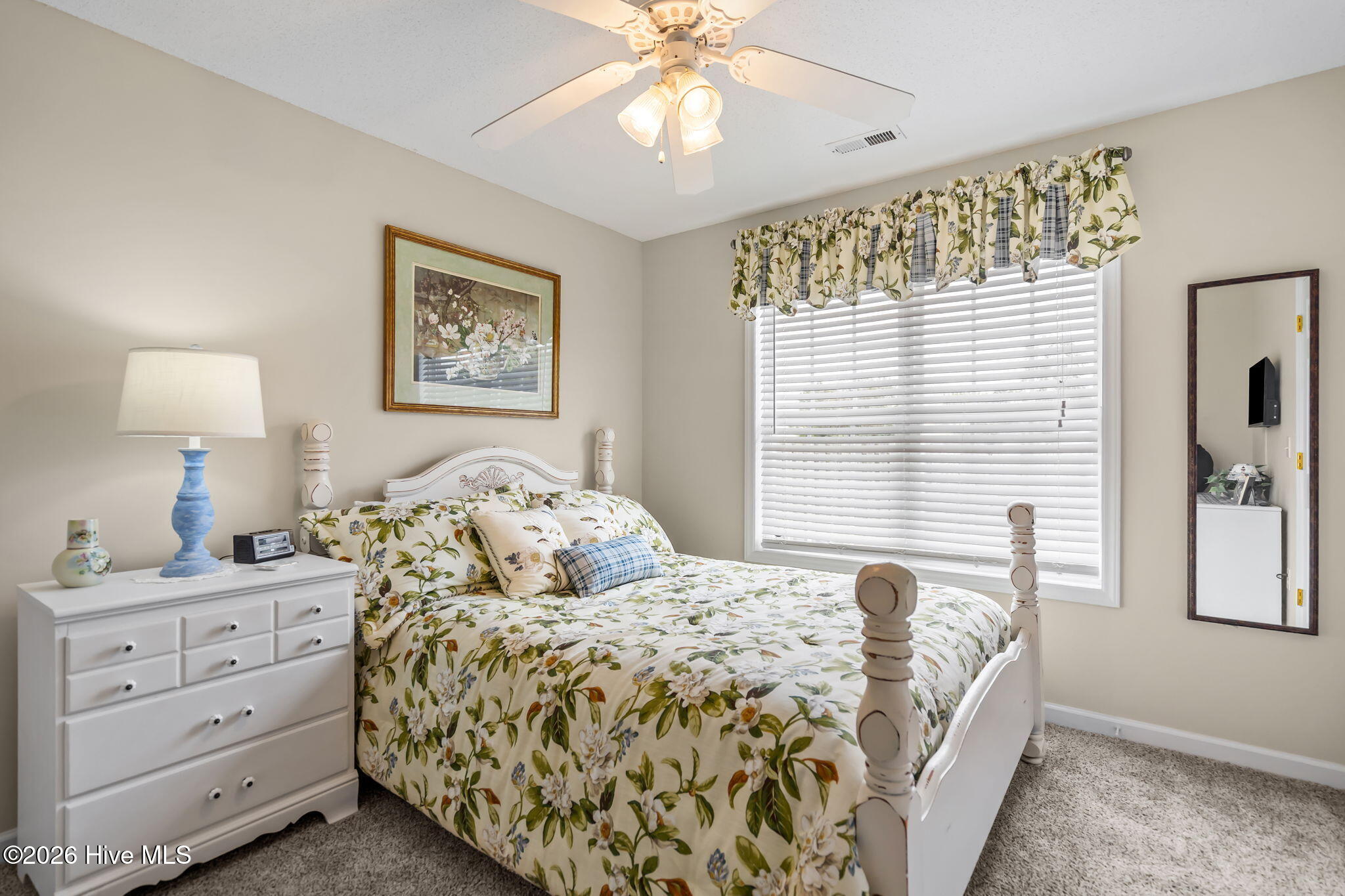 100557863 | Photo 38