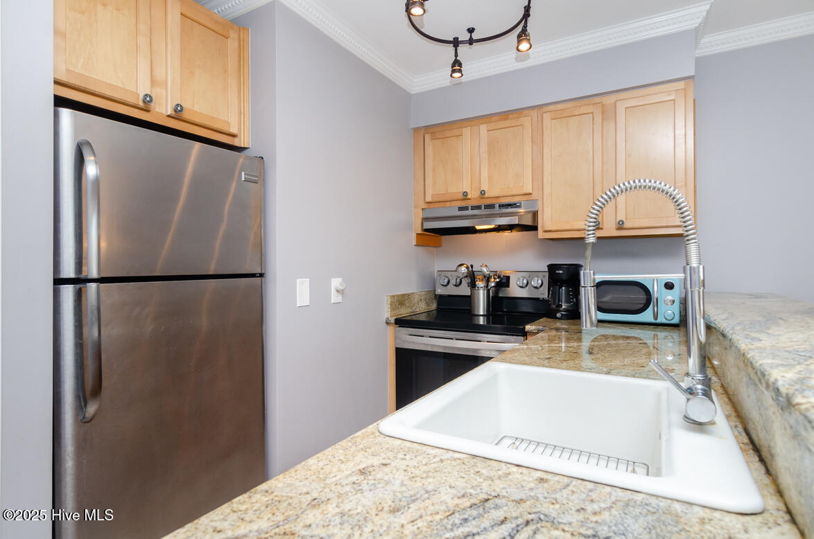 100530673 | Photo 11