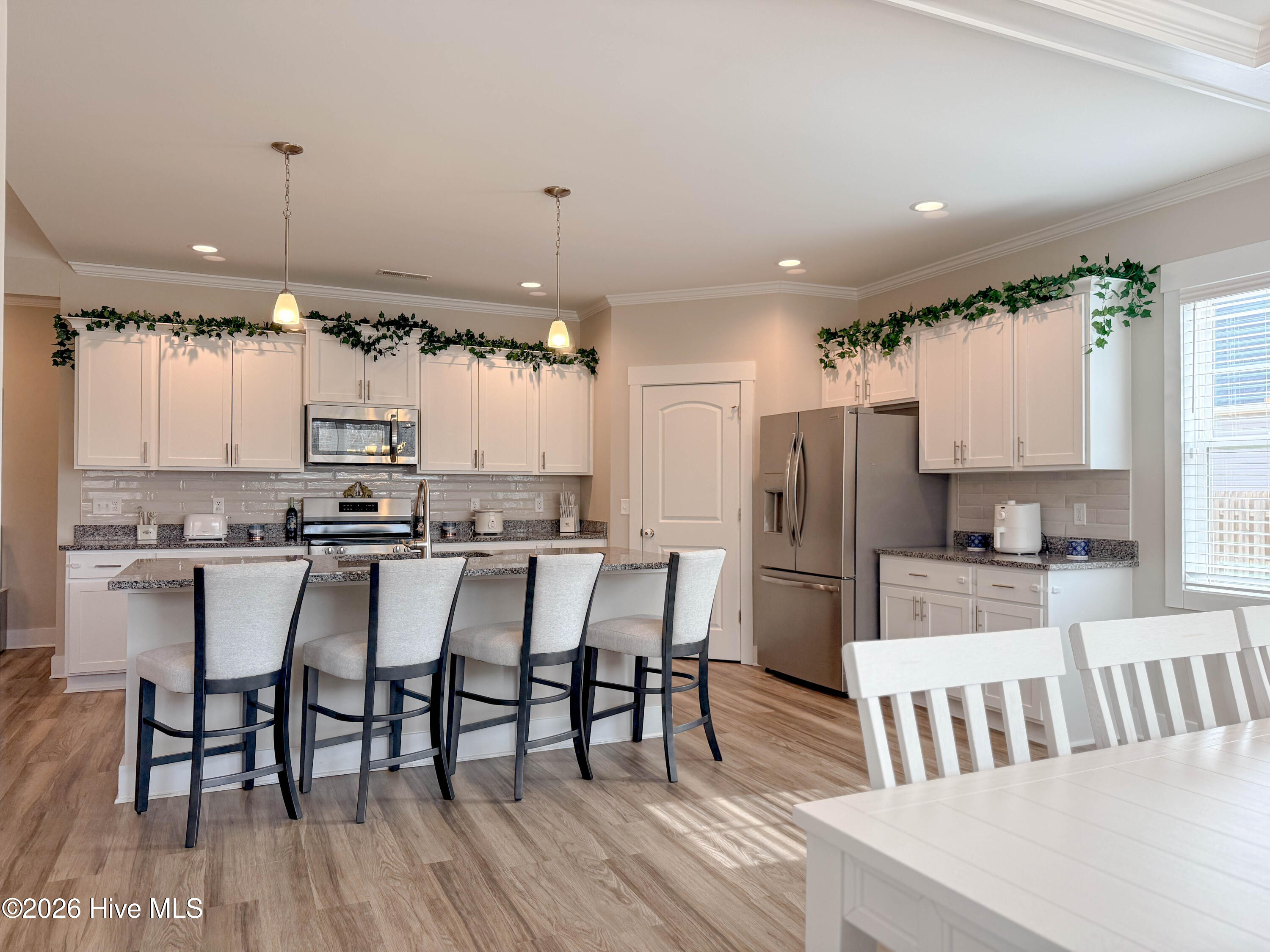 100560693 | Photo 25