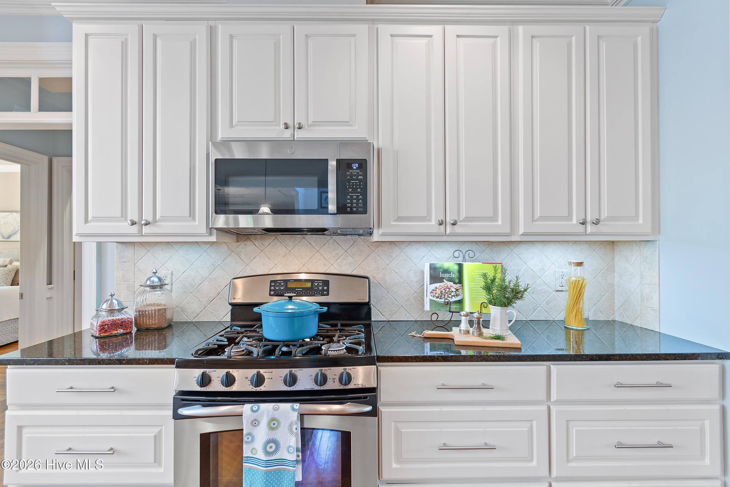 100567309 | Photo 24