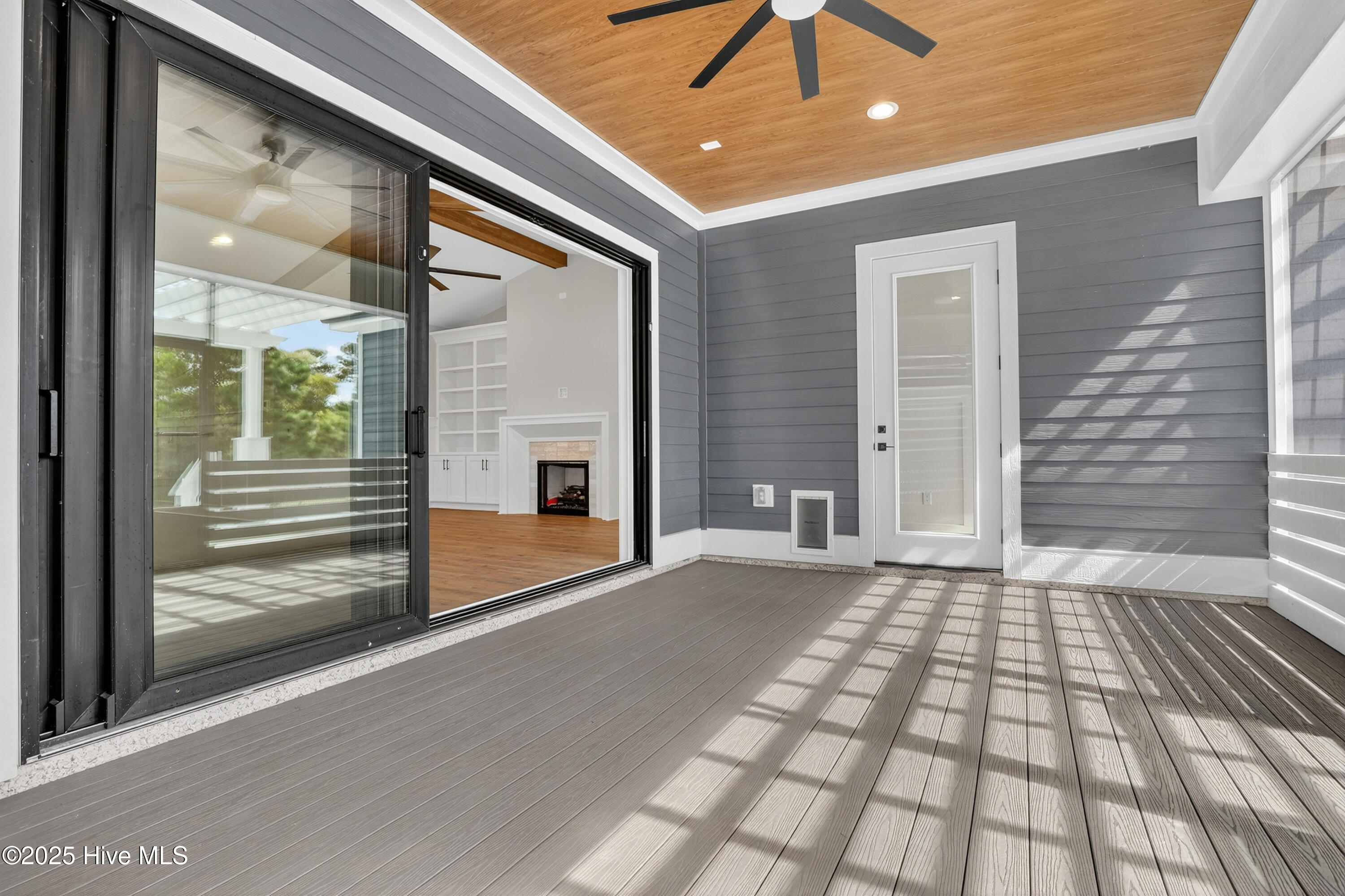 100546984 | Photo 19