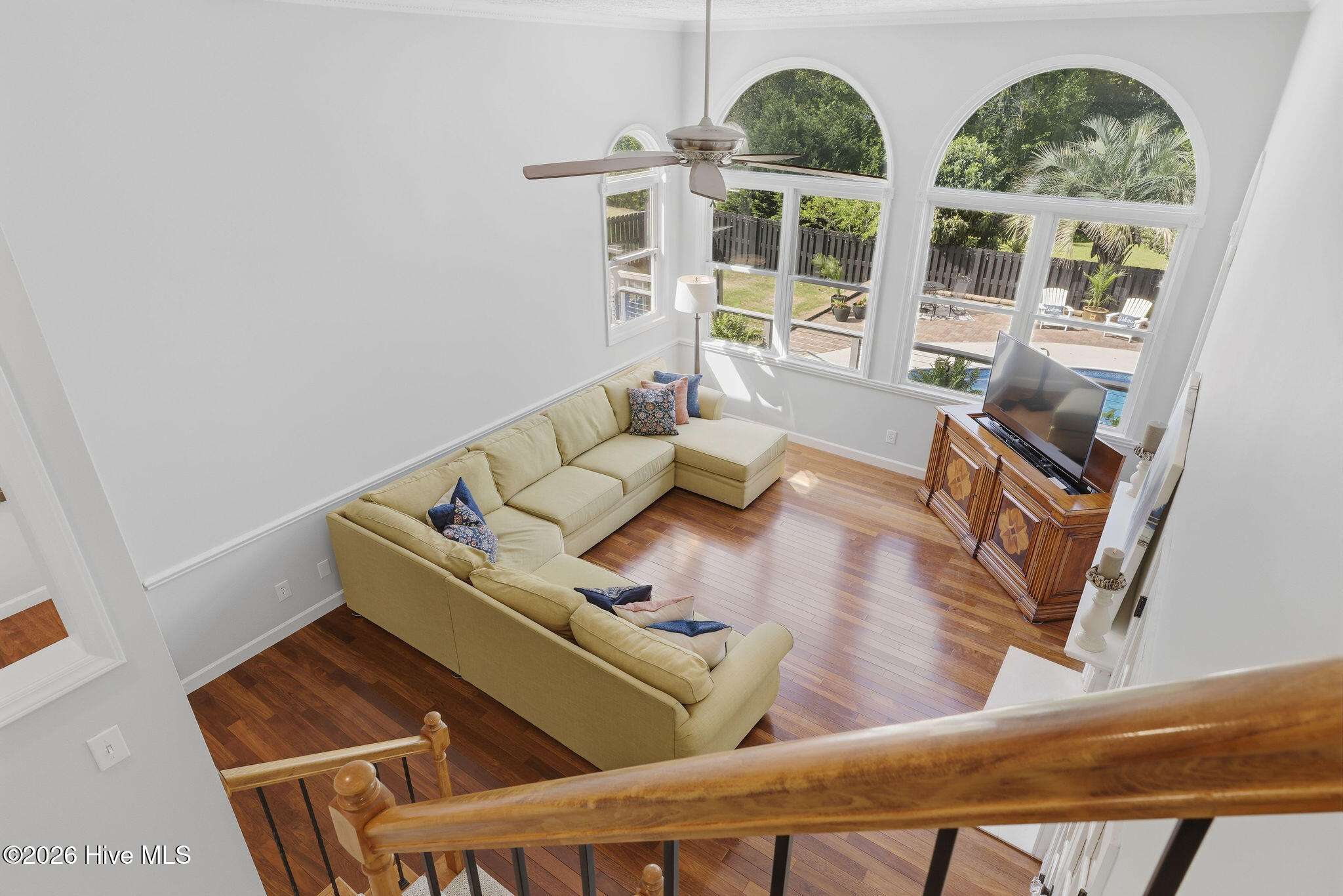 100567317 | Photo 44