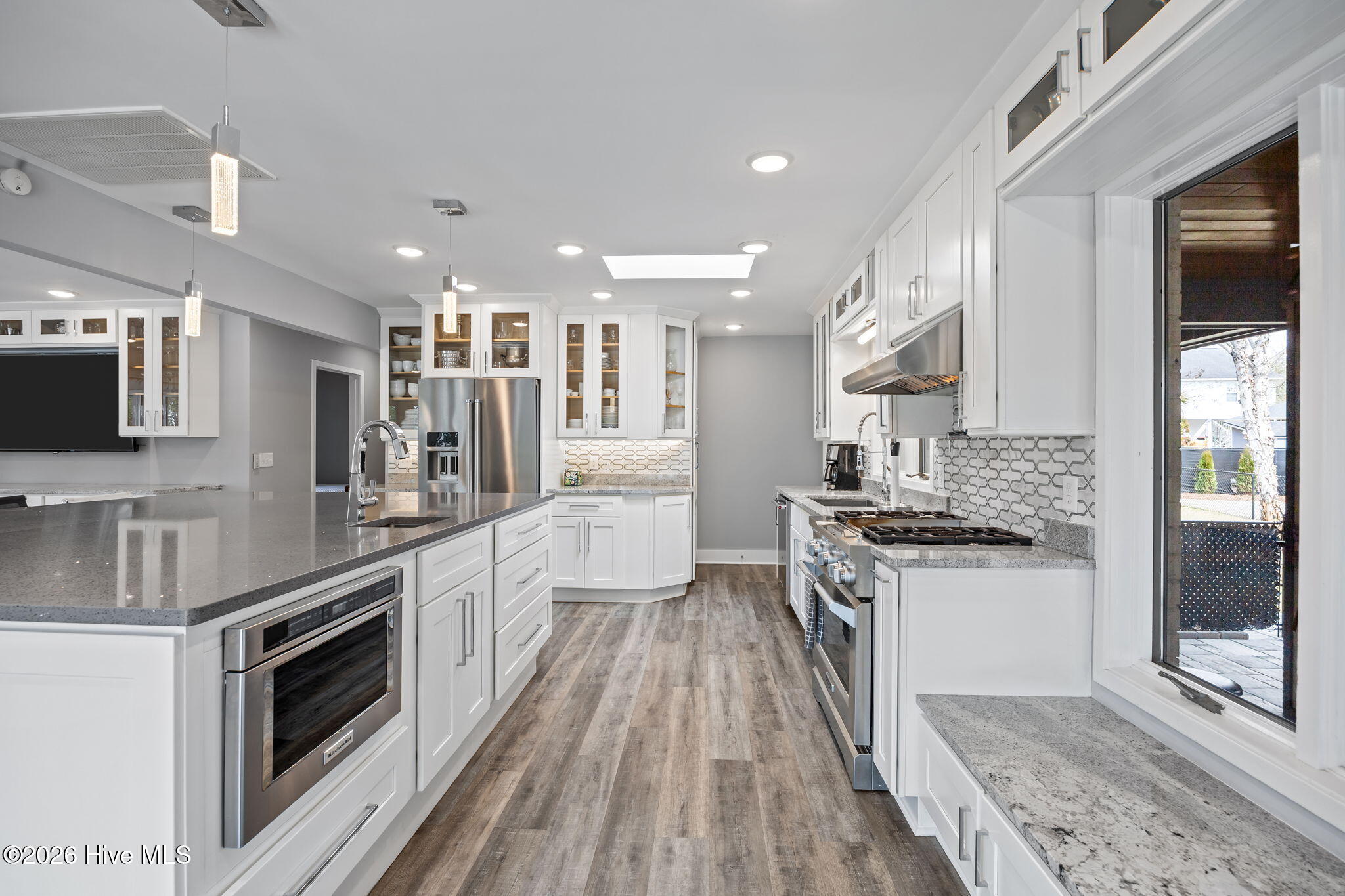 100560394 | Photo 23