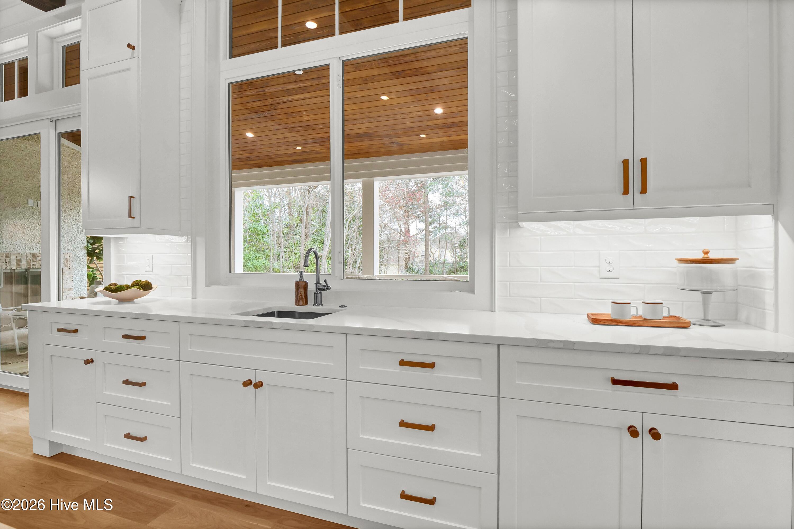 100553648 | Photo 18