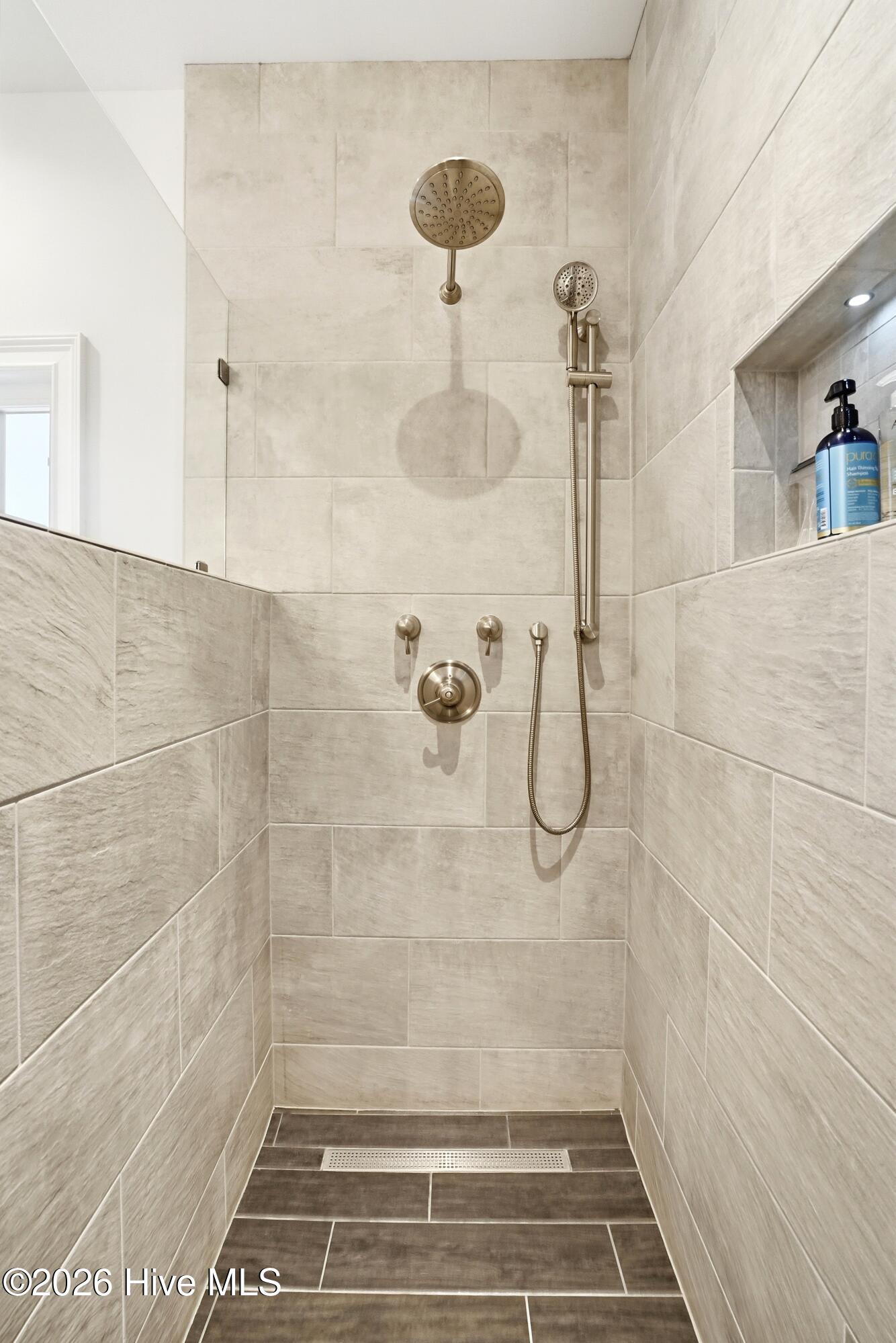 100561923 | Photo 42