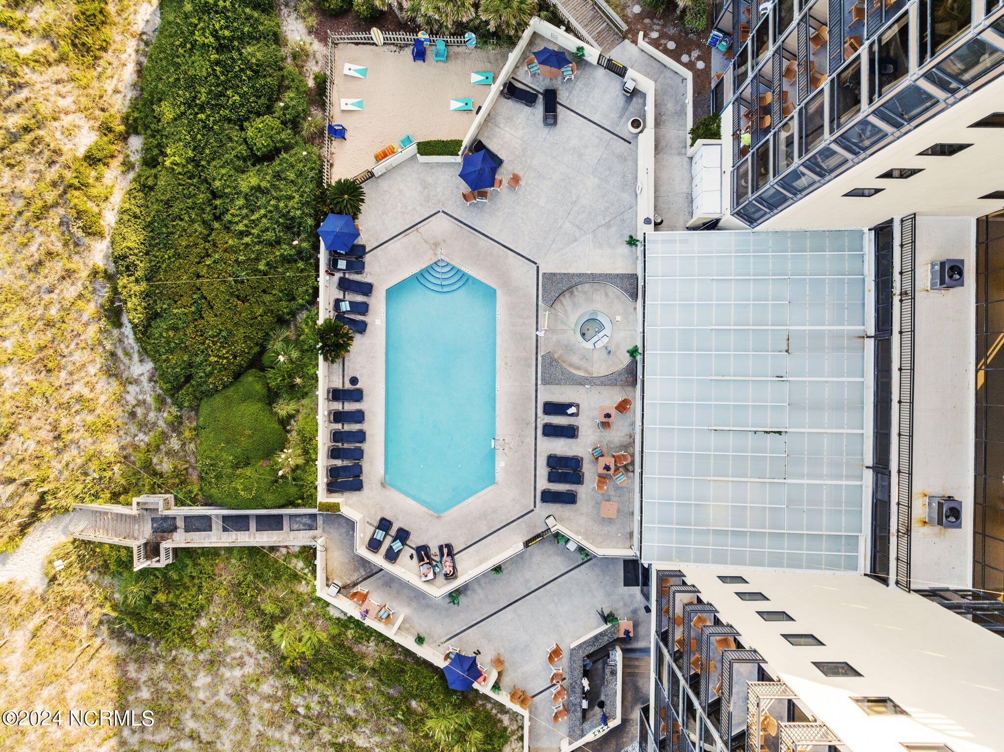 100531312 | Photo 30