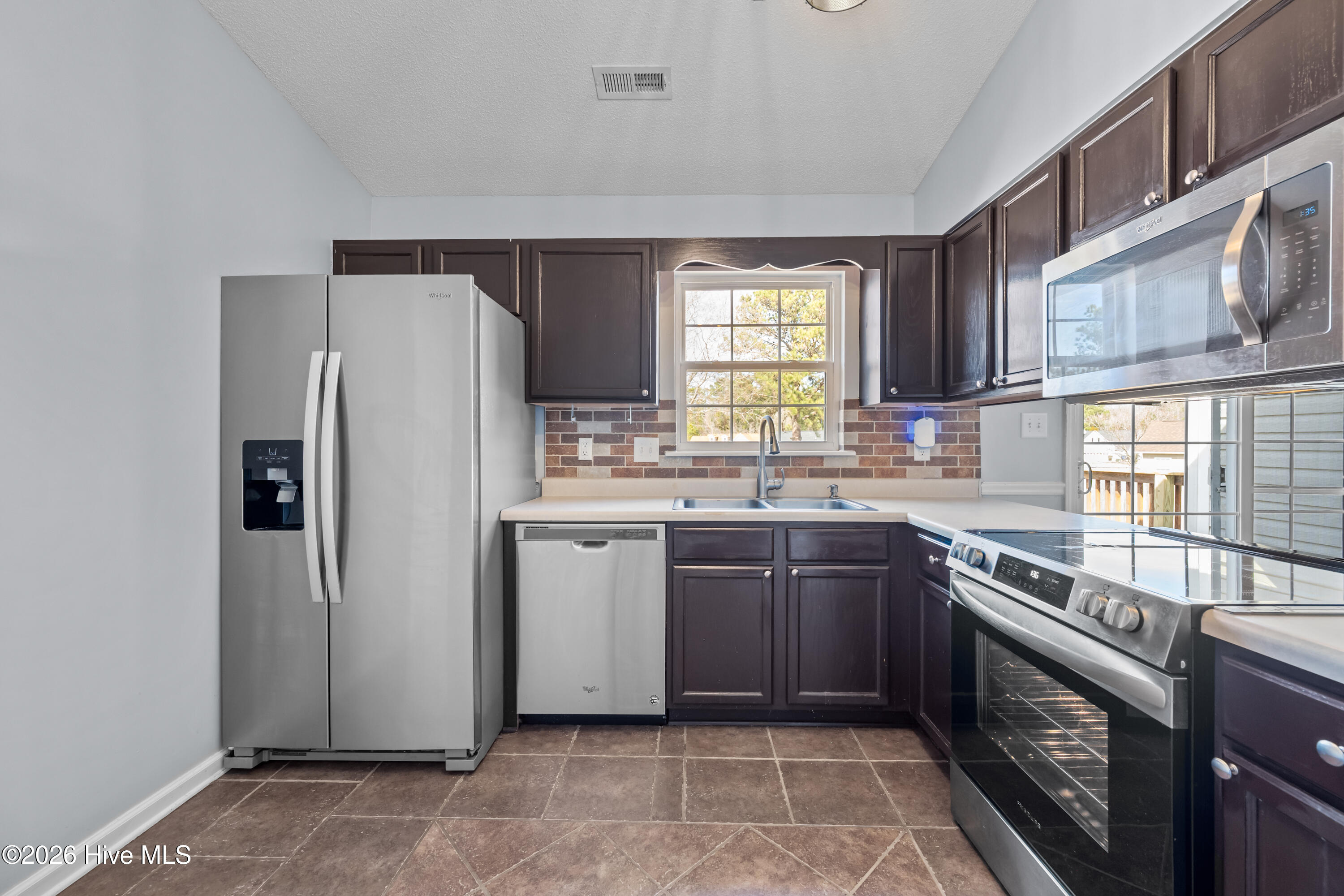 100556999 | Photo 20