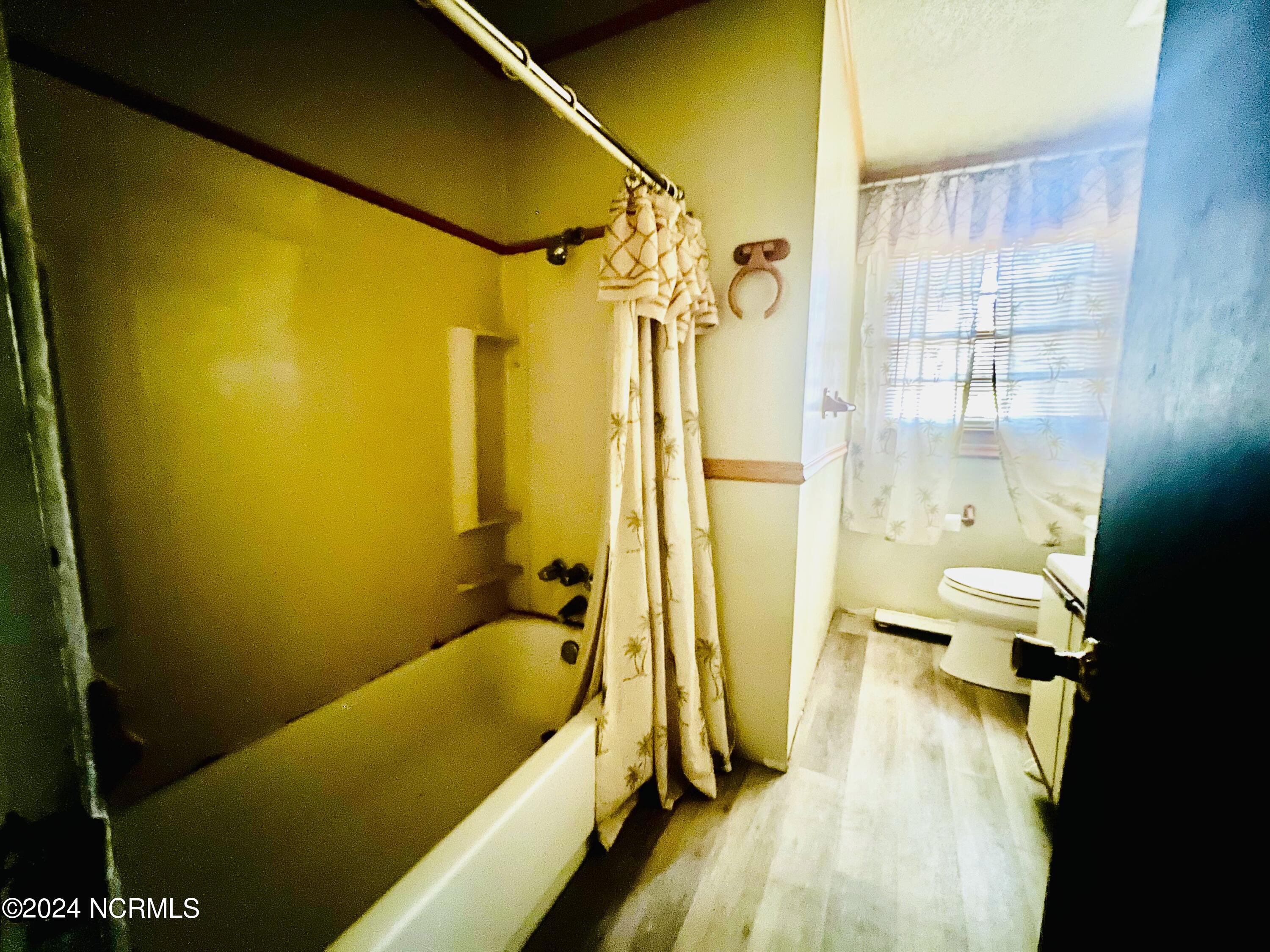 100470718 | Photo 16