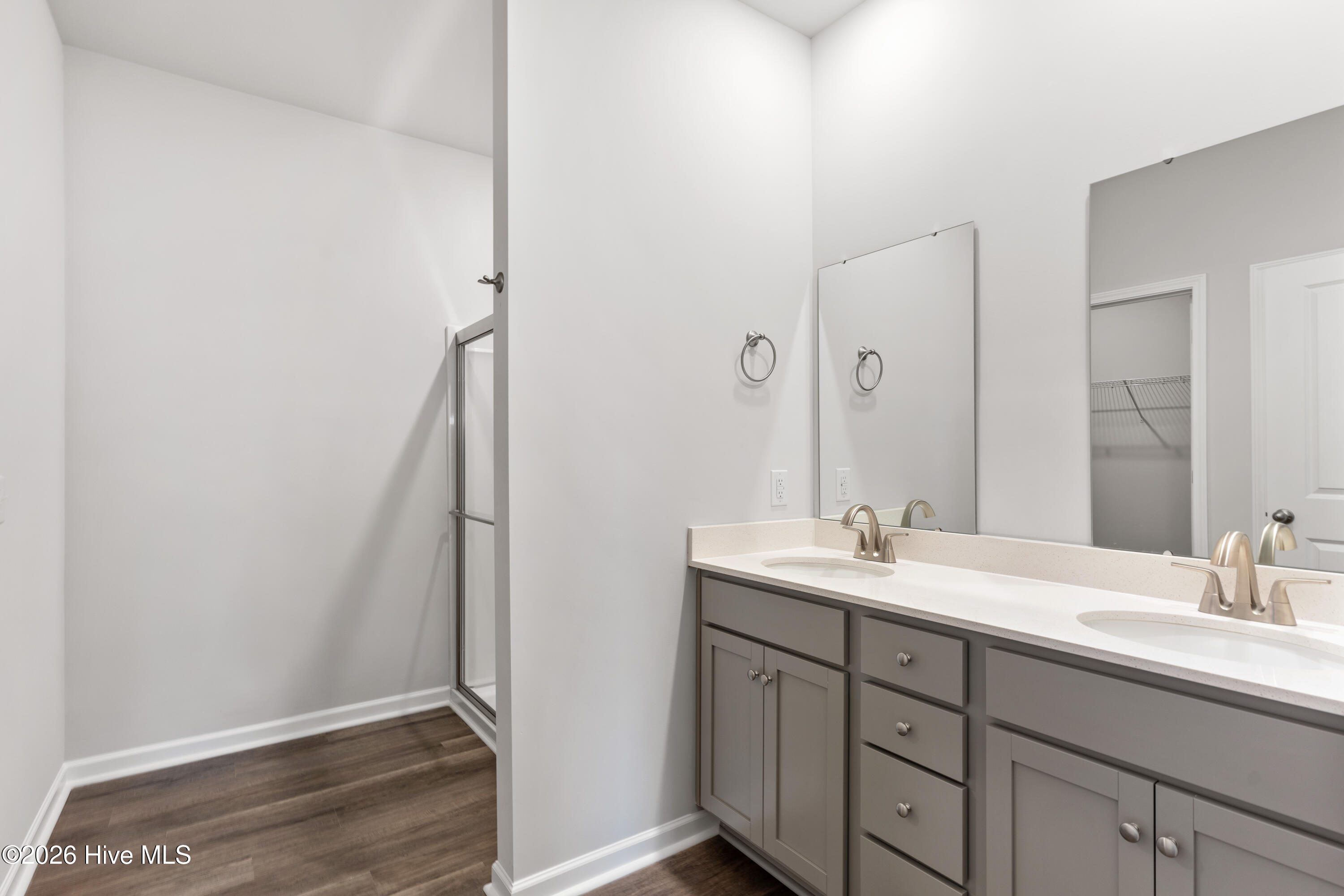 100565512 | Photo 25