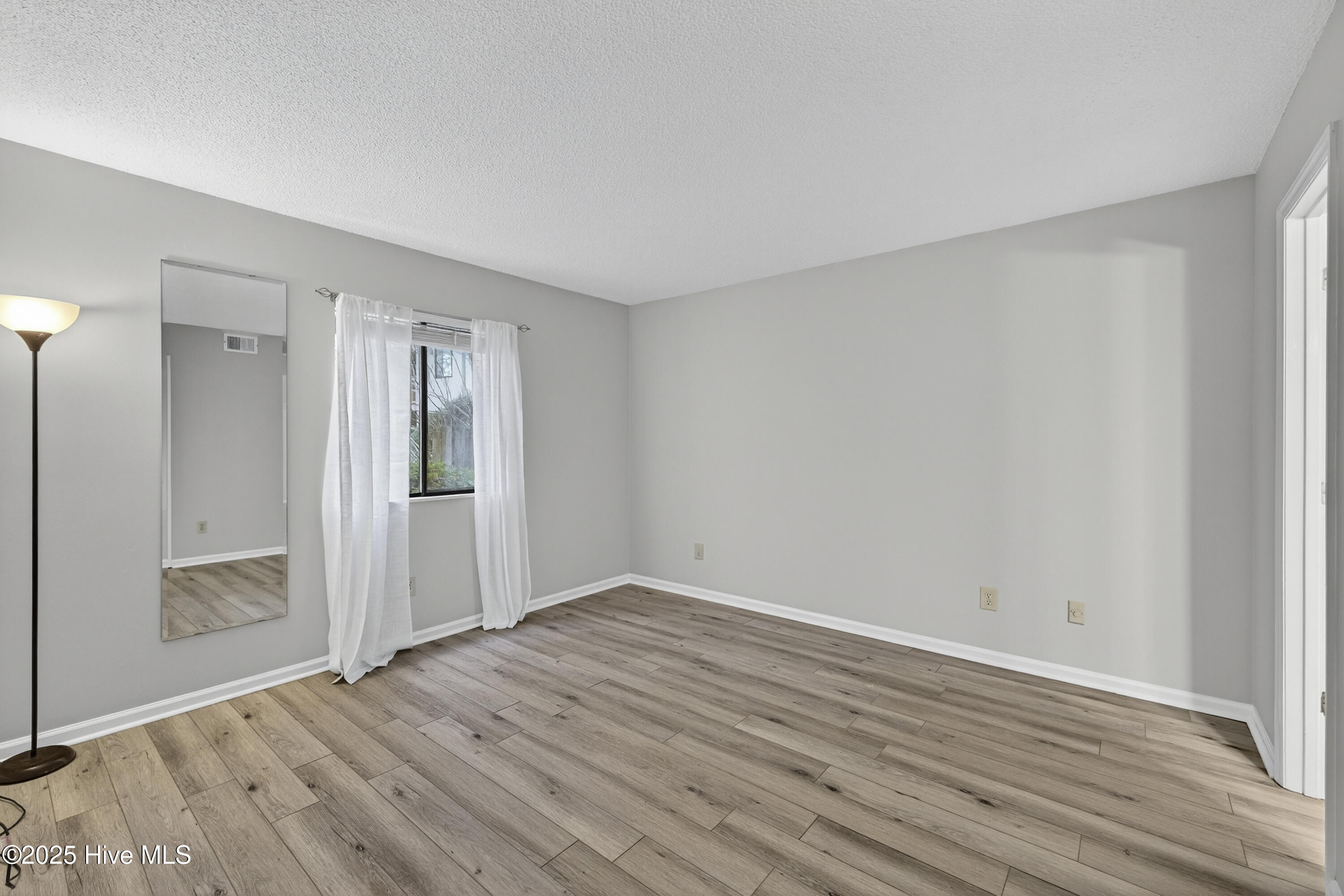 100542776 | Photo 11