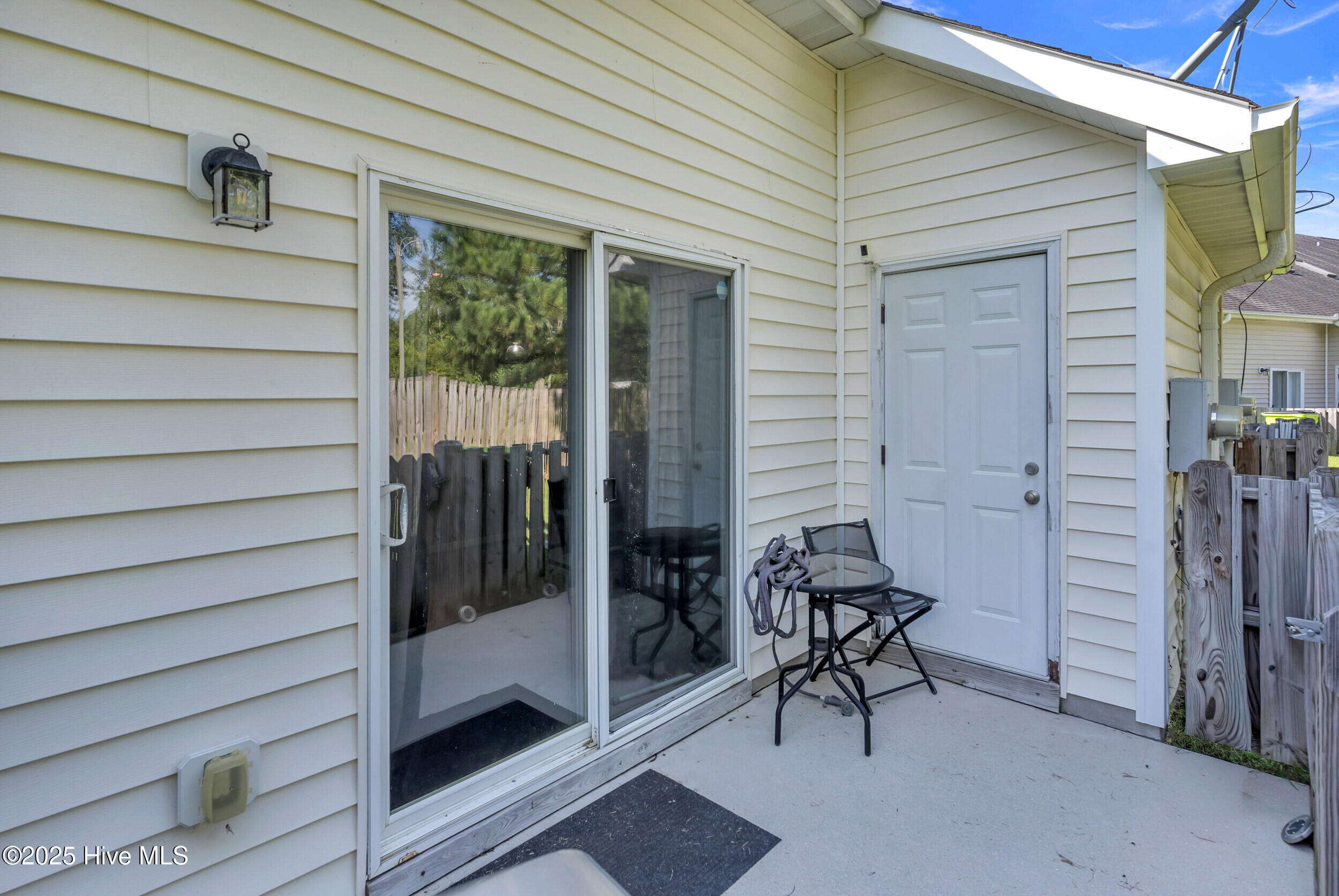 100527386 | Photo 24