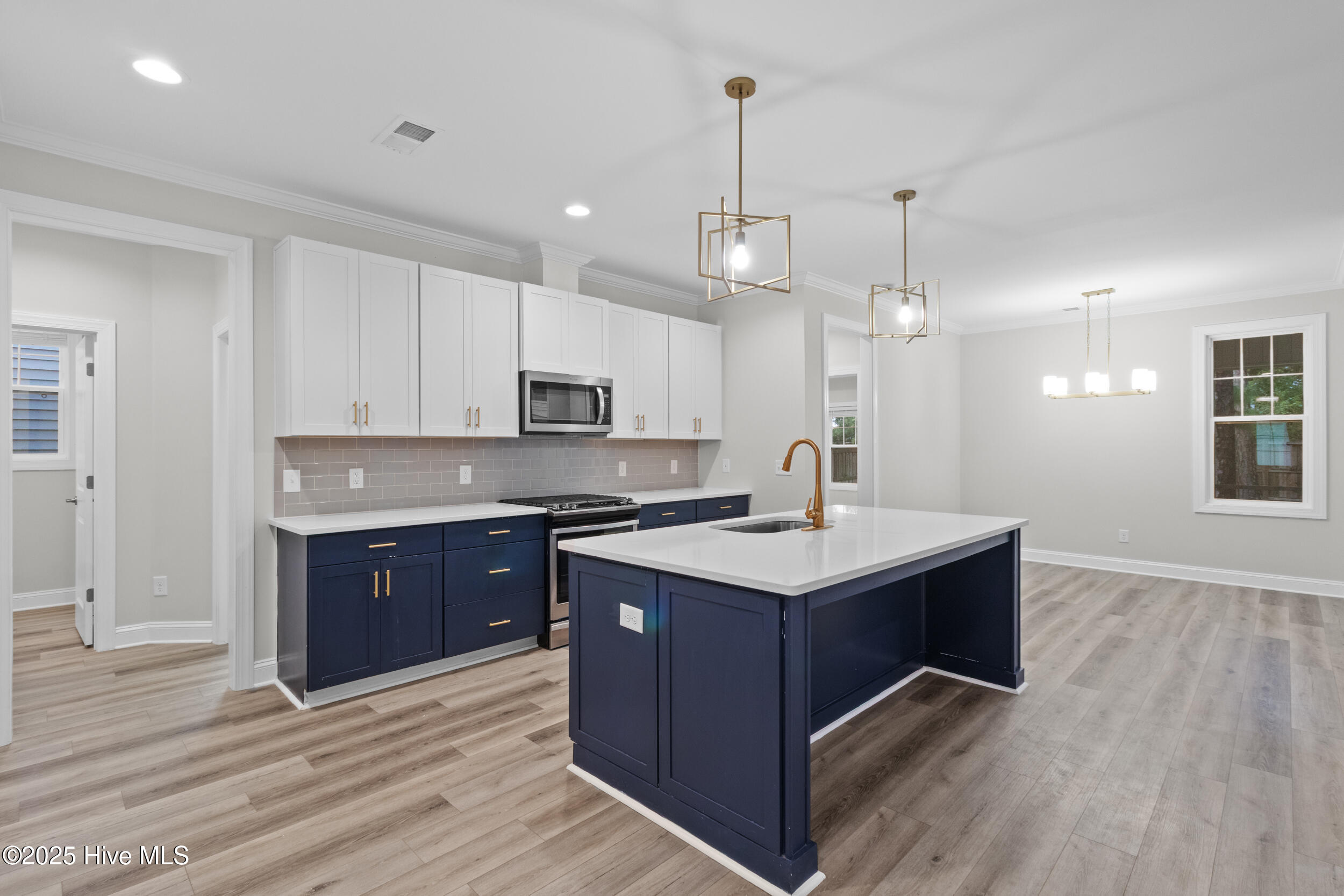 100561521 | Photo 15