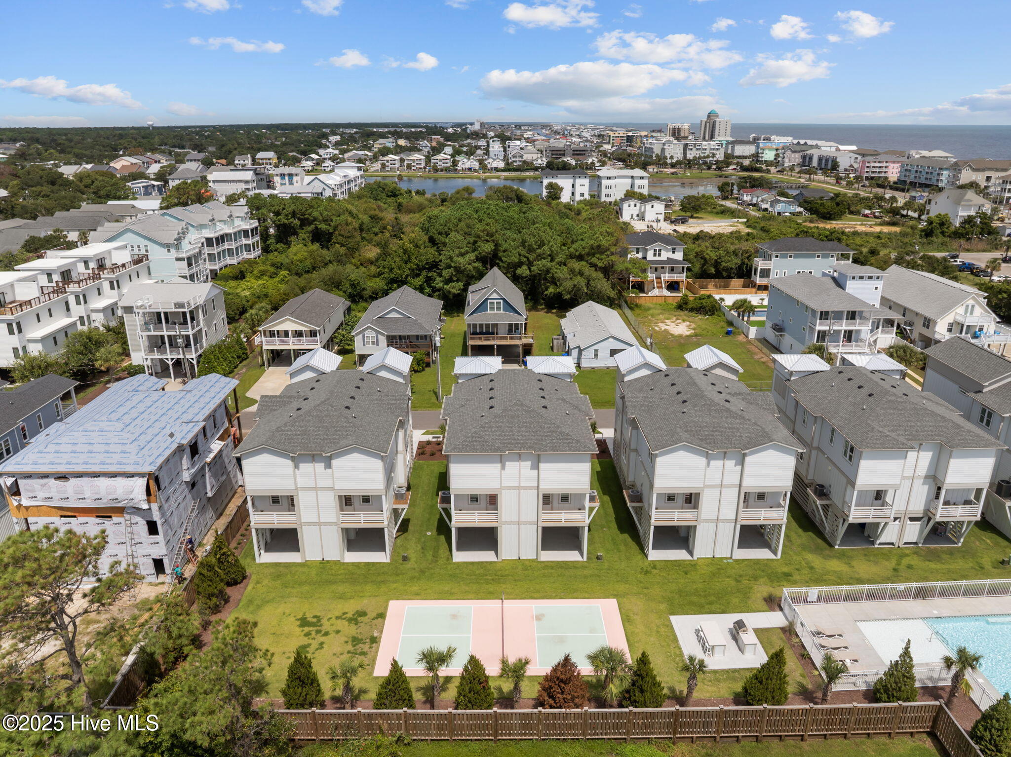 100537879 | Photo 53