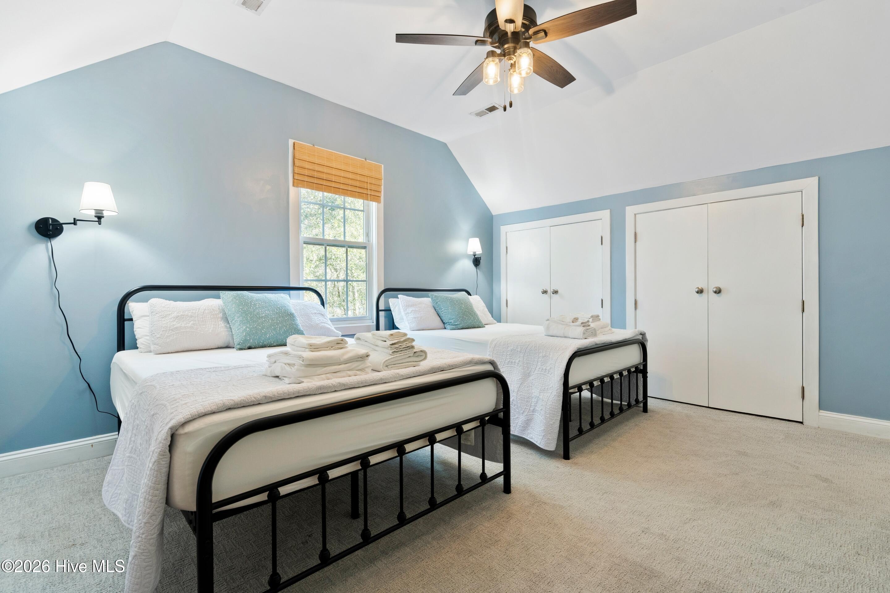 100549187 | Photo 59