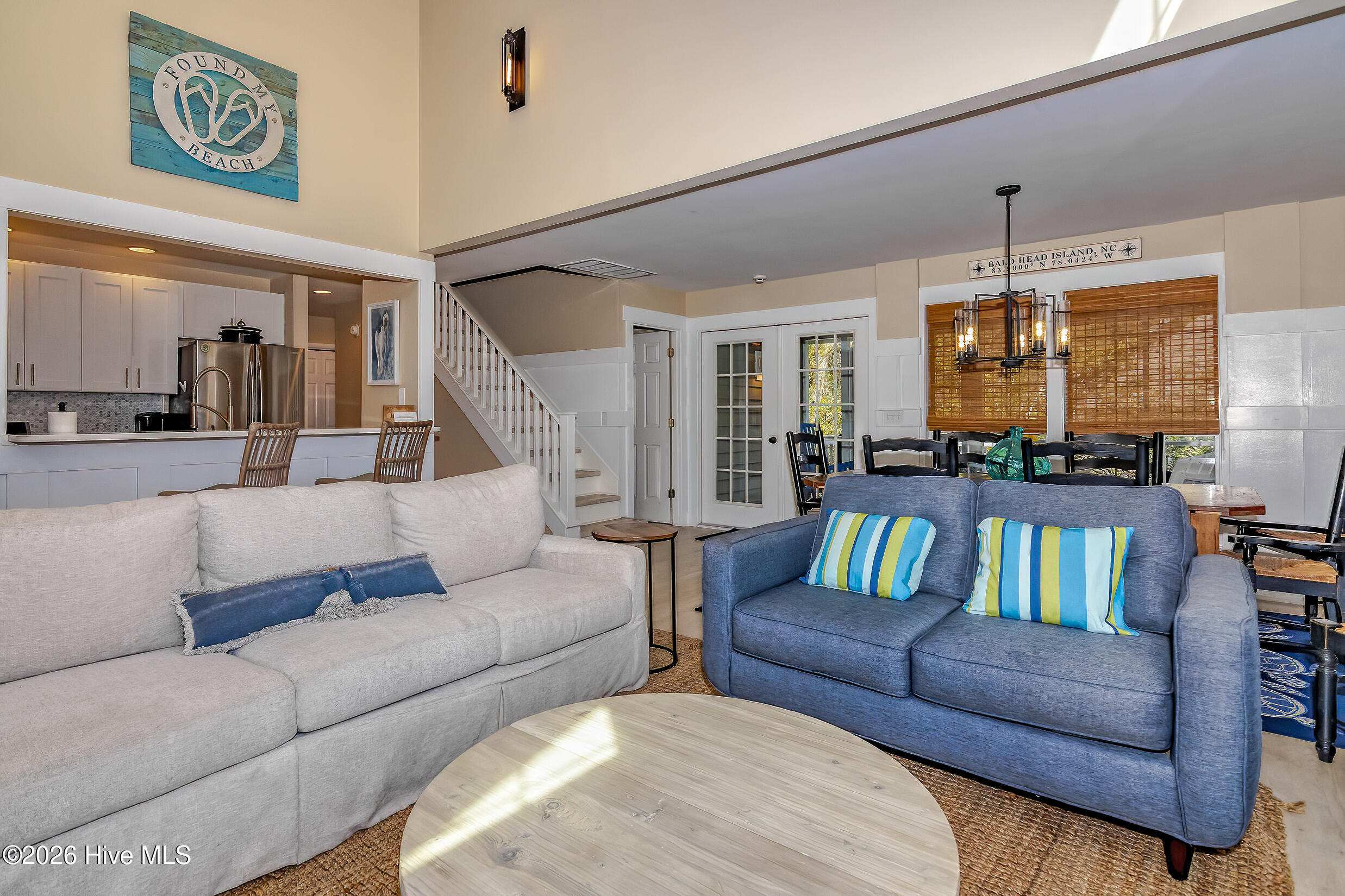 100557285 | Photo 11