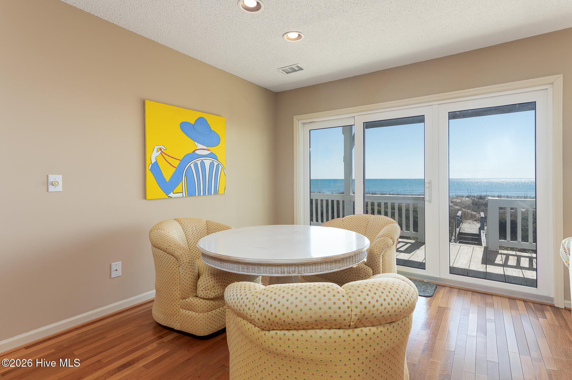 100556011 | Photo 24