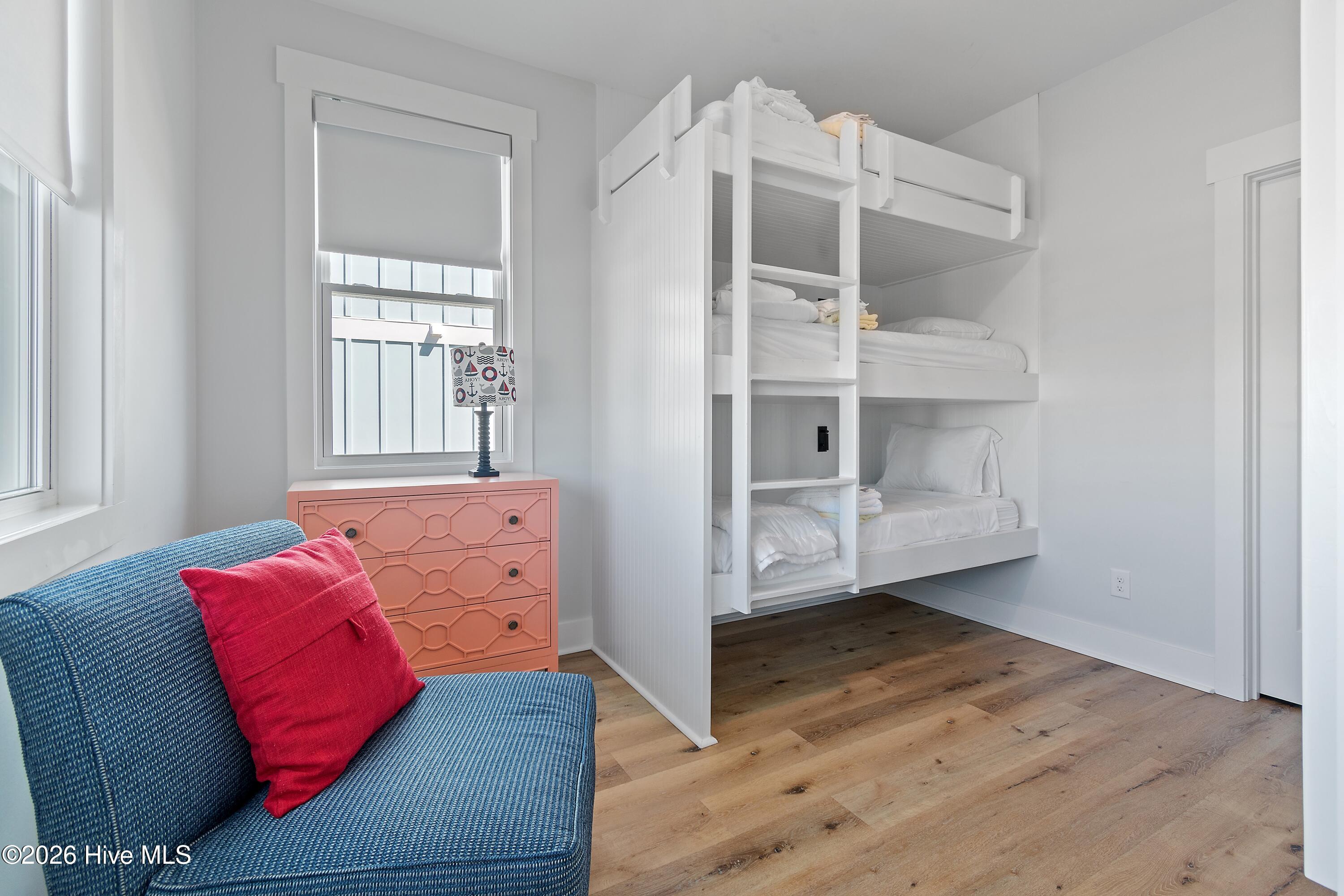 100564147 | Photo 33