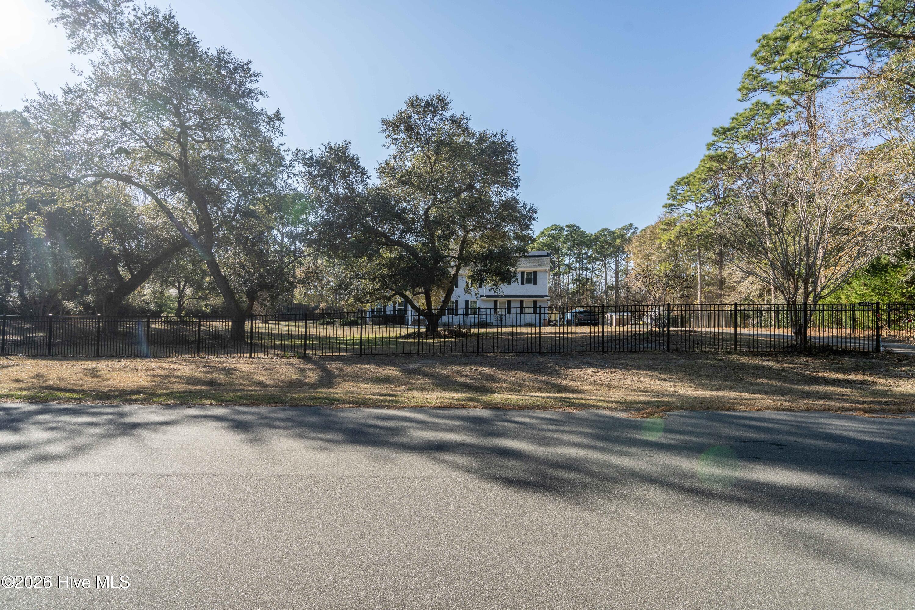 100548733 | Photo 41