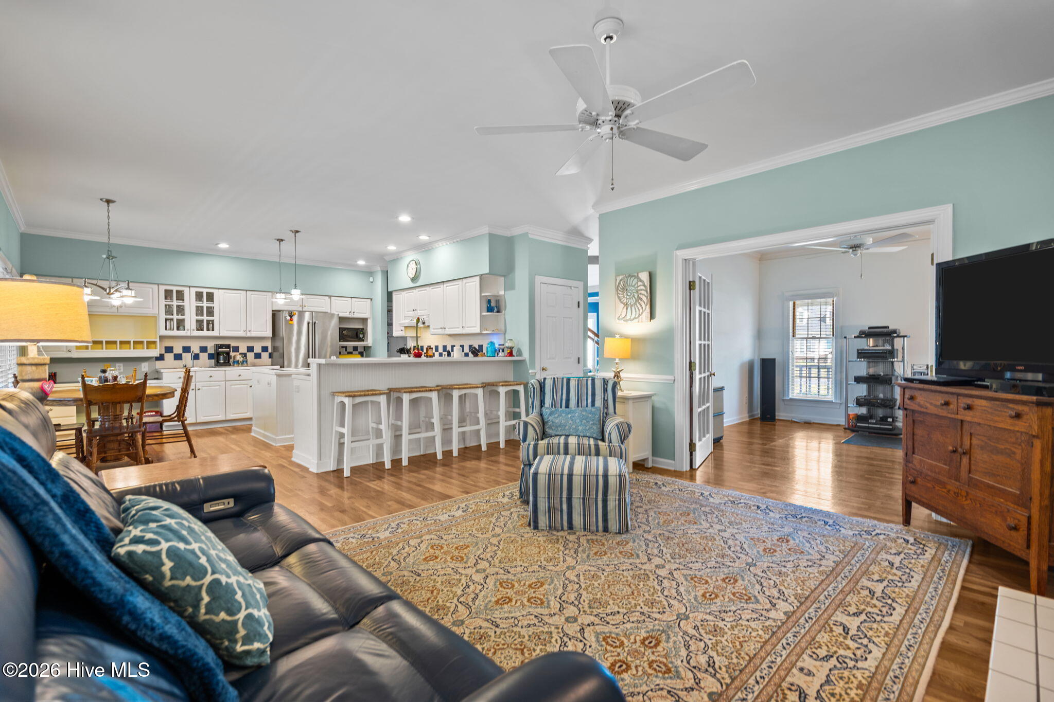 100564345 | Photo 12