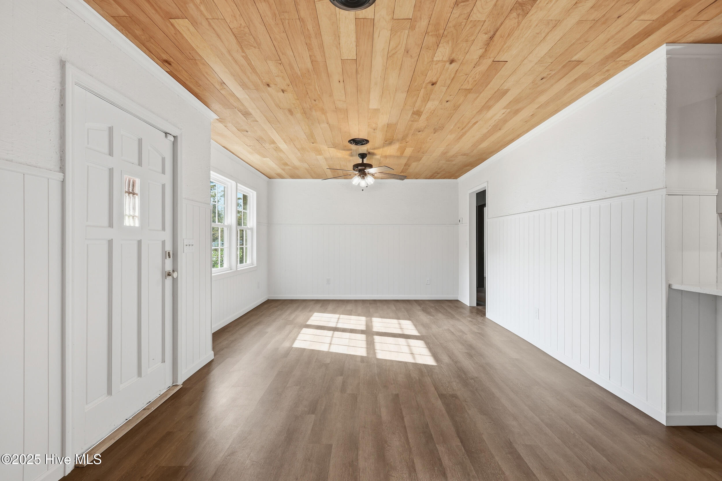 100542966 | Photo 18