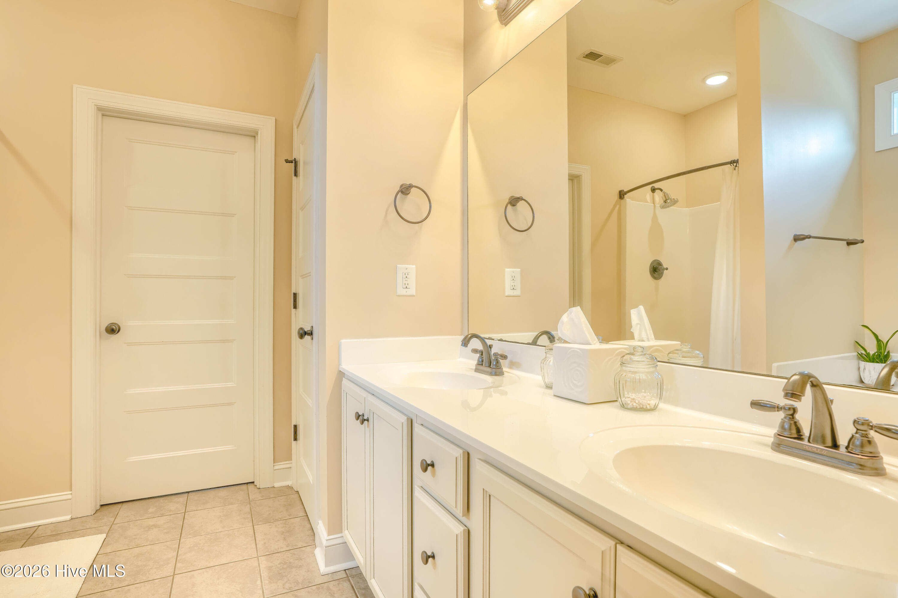 100563582 | Photo 29