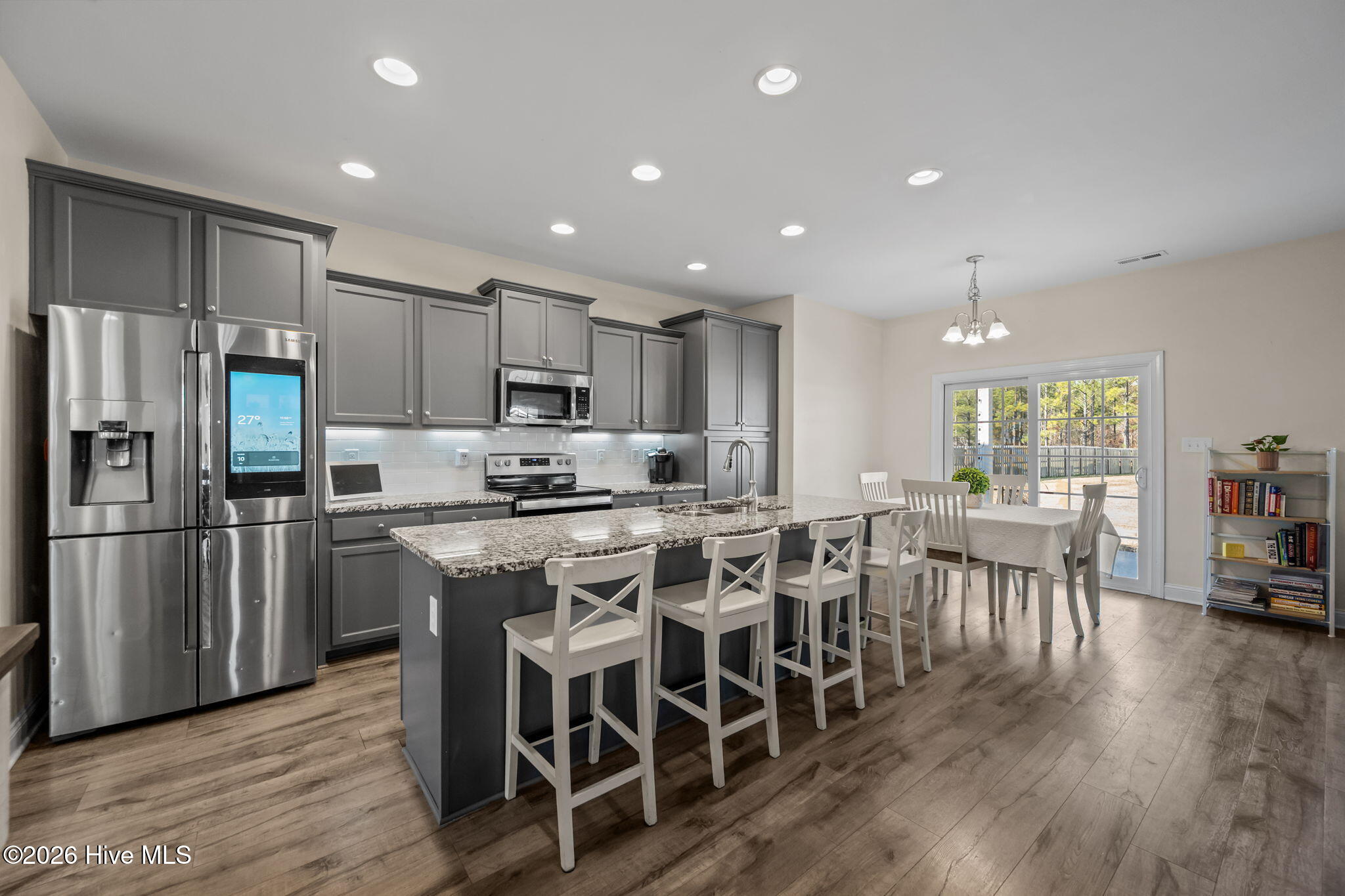 100554000 | Photo 15