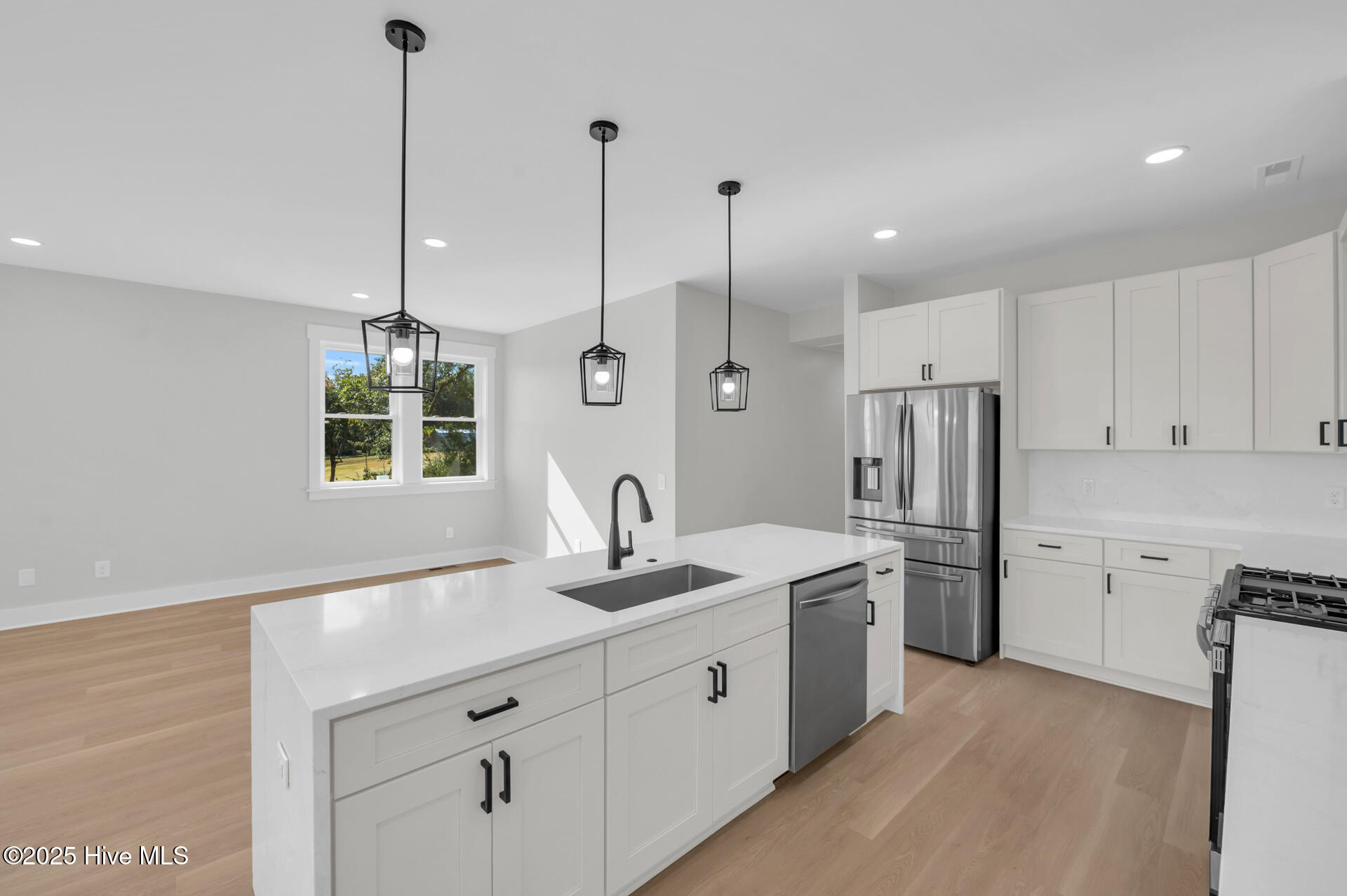 100540114 | Photo 17