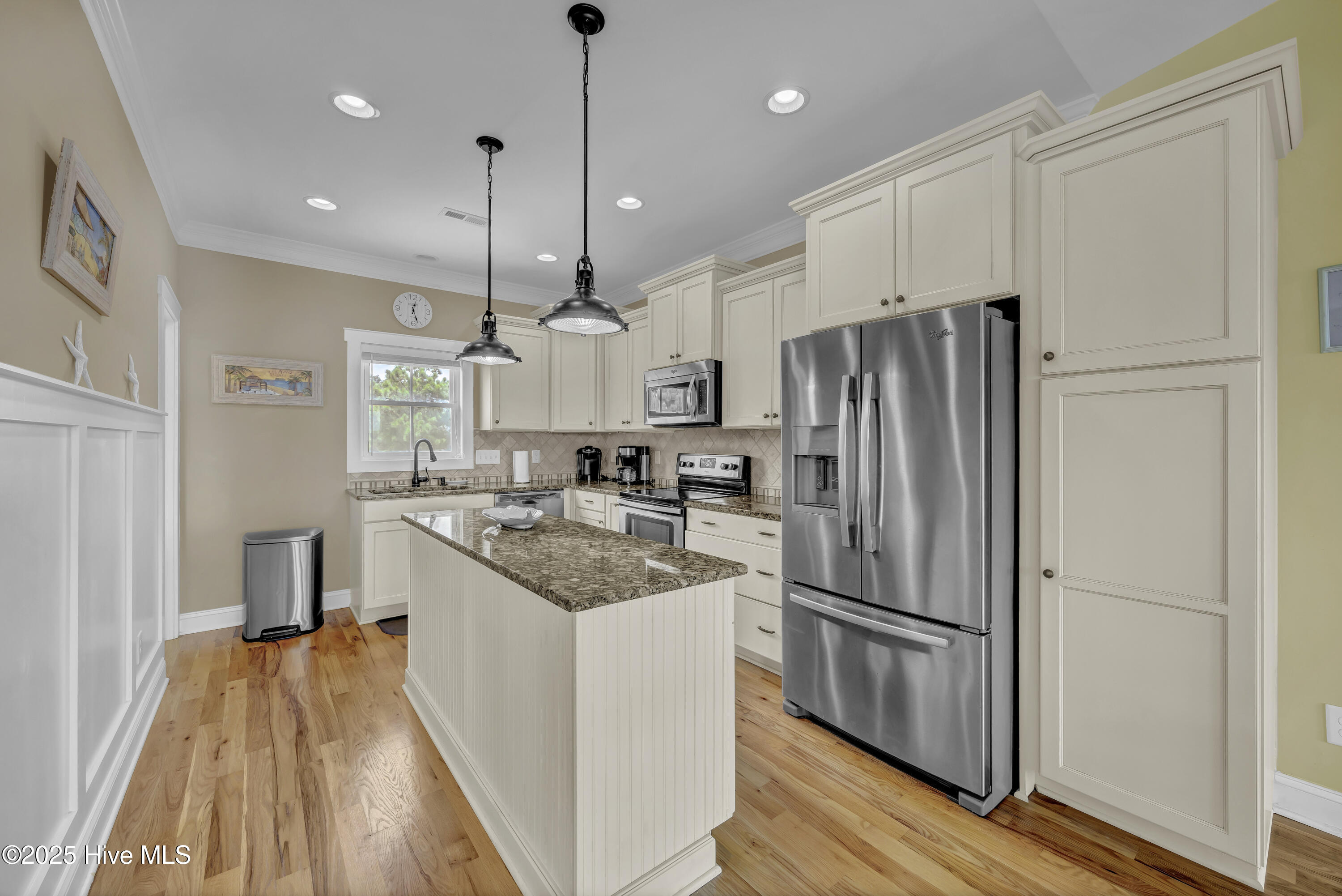 100522318 | Photo 12