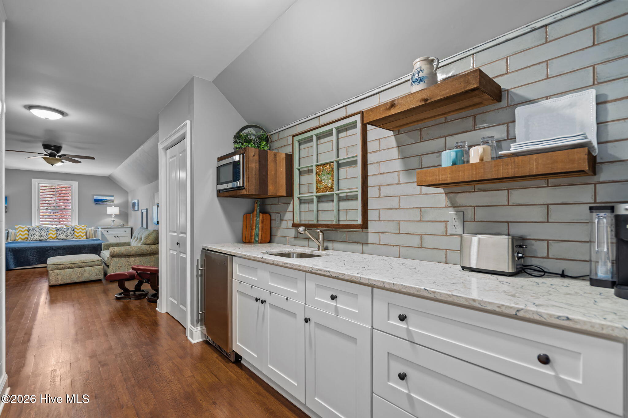 100551618 | Photo 64