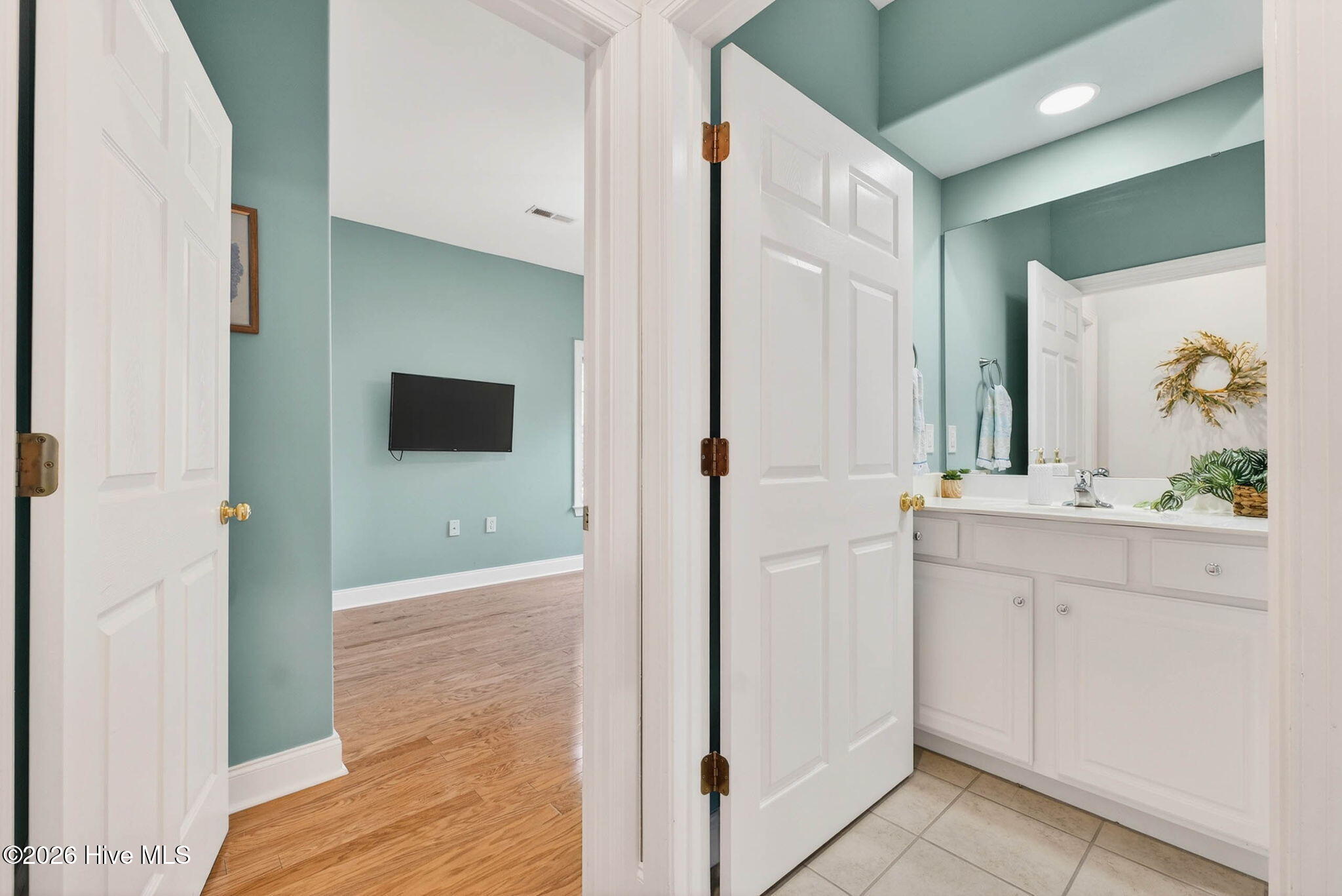 100566097 | Photo 31