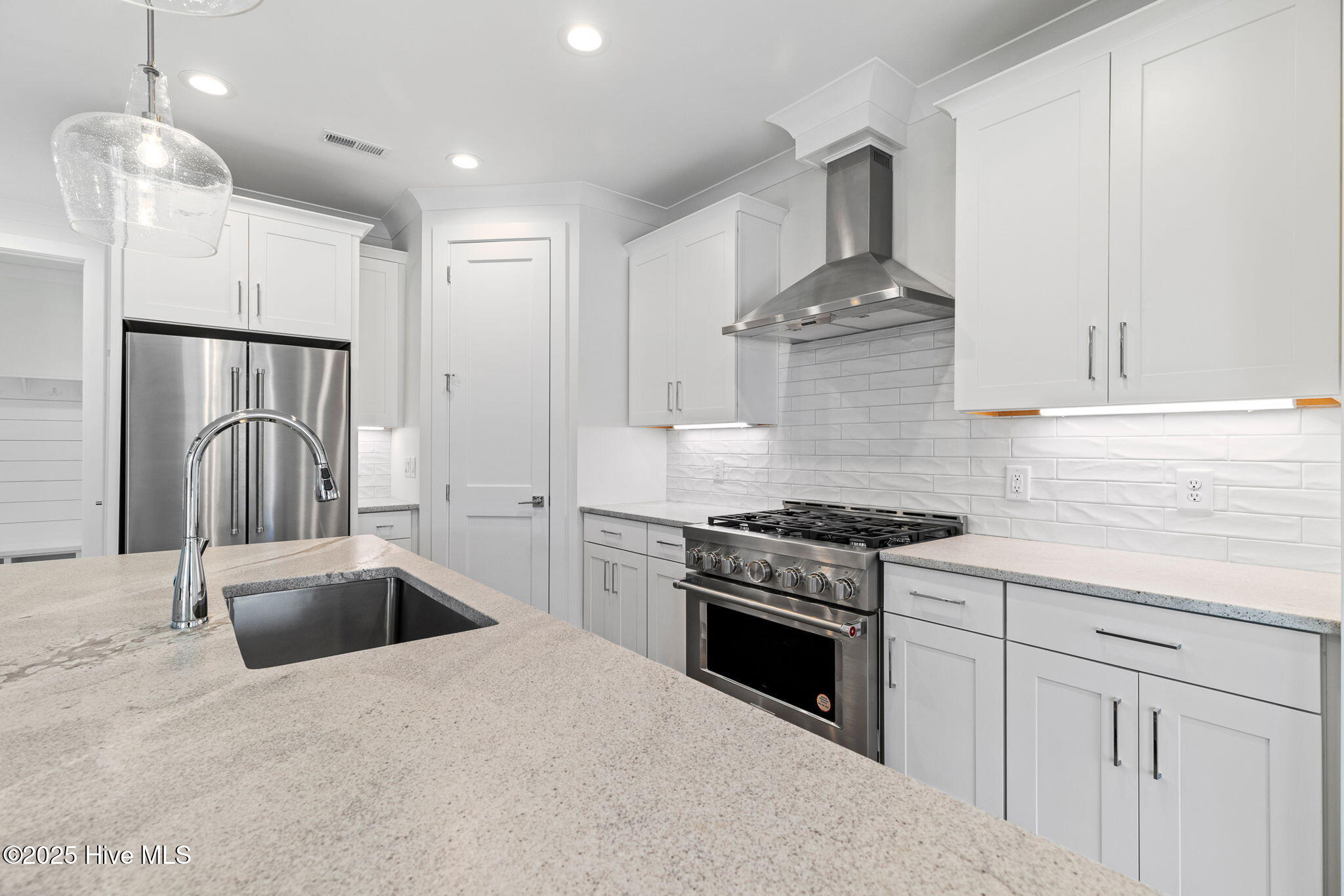 100523885 | Photo 24