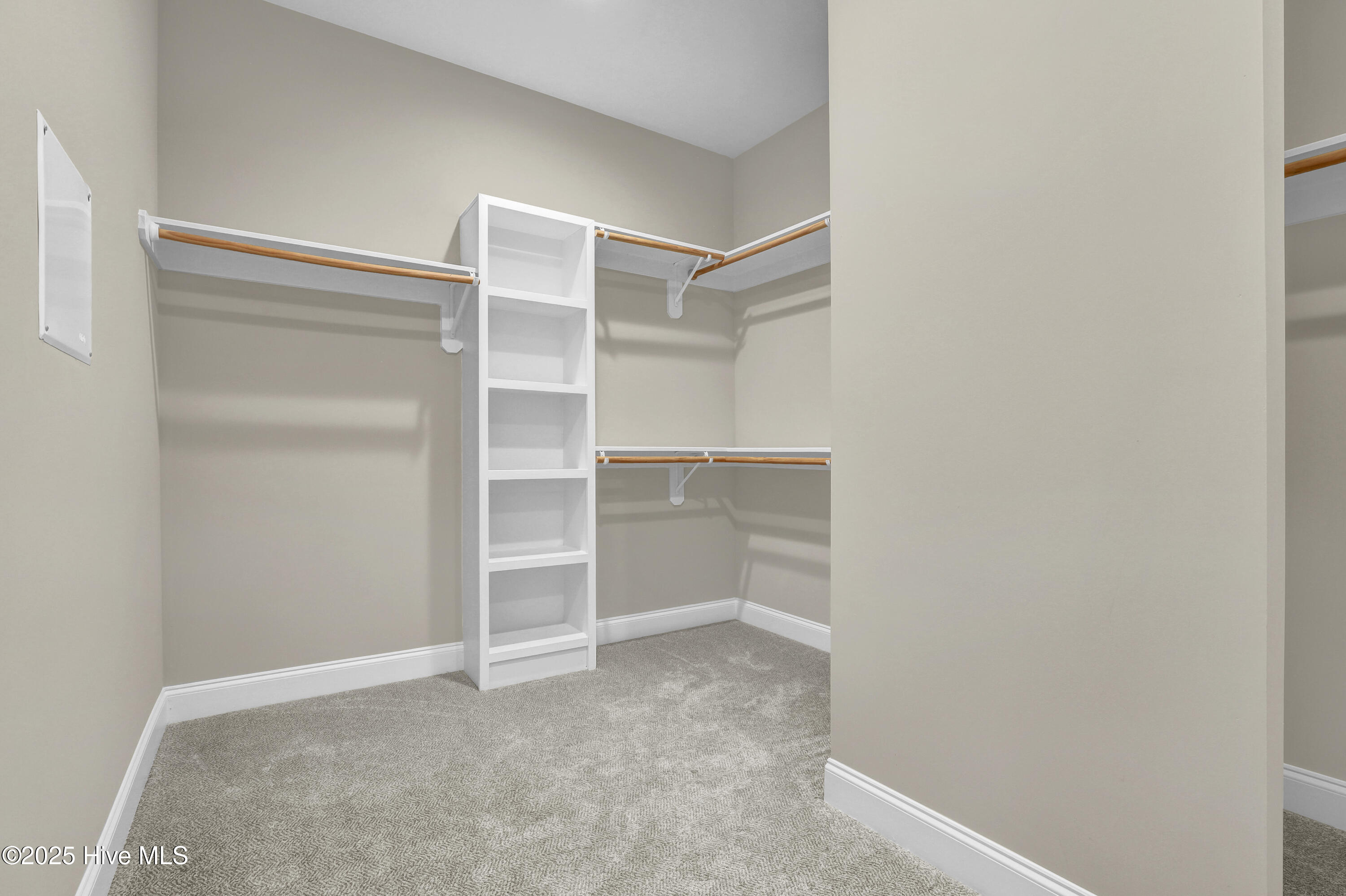 100545755 | Photo 38