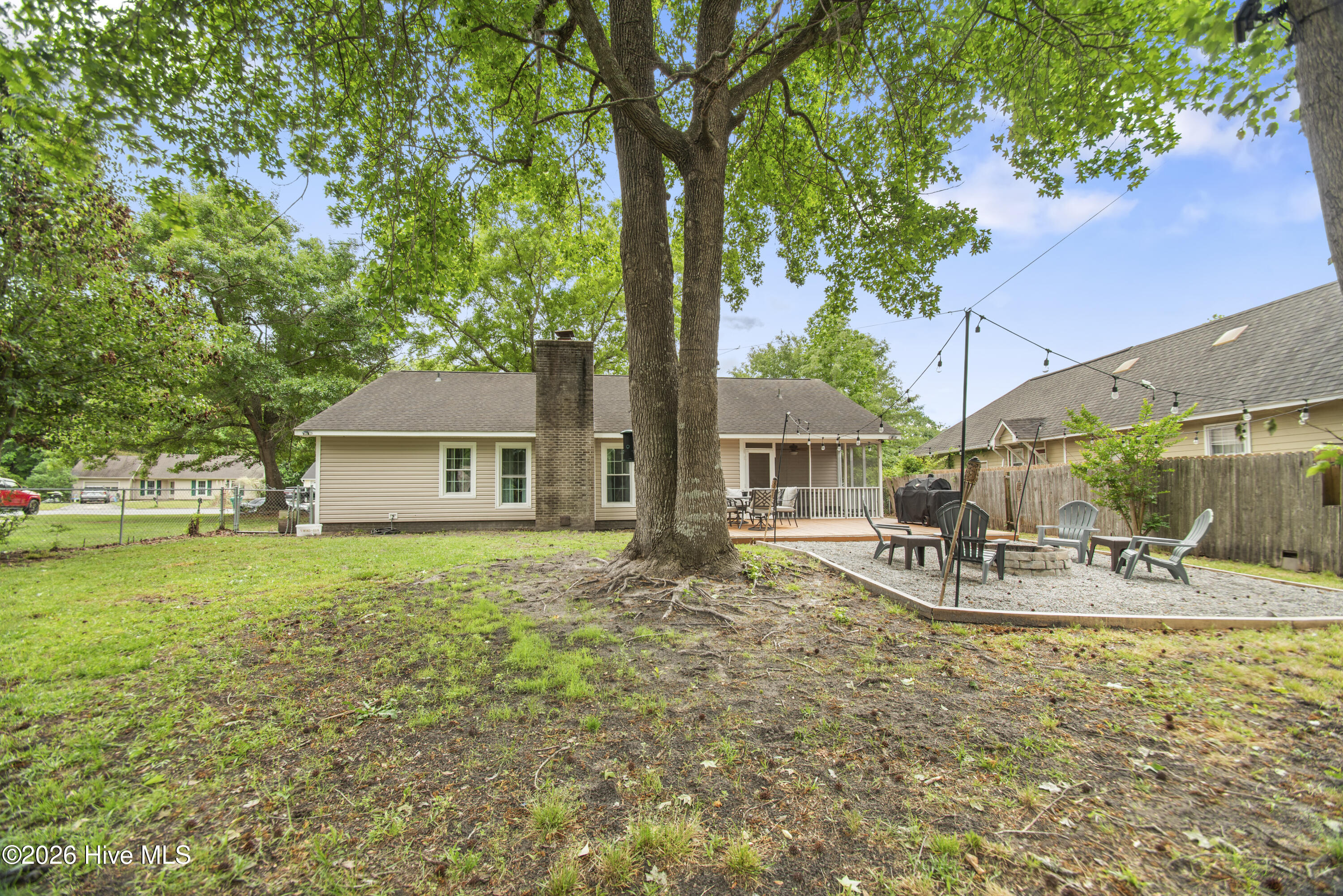 100570335 | Photo 19