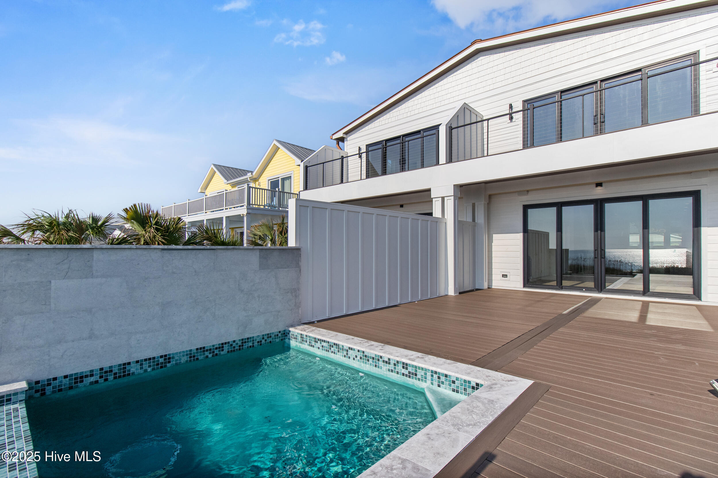 100537057 | Photo 46