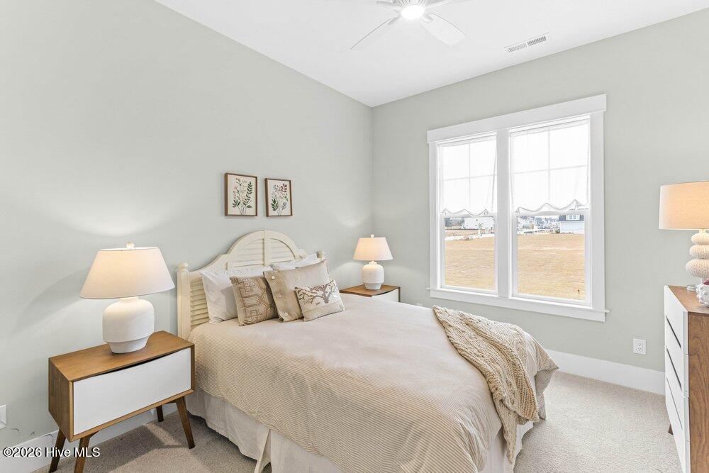 100568013 | Photo 25